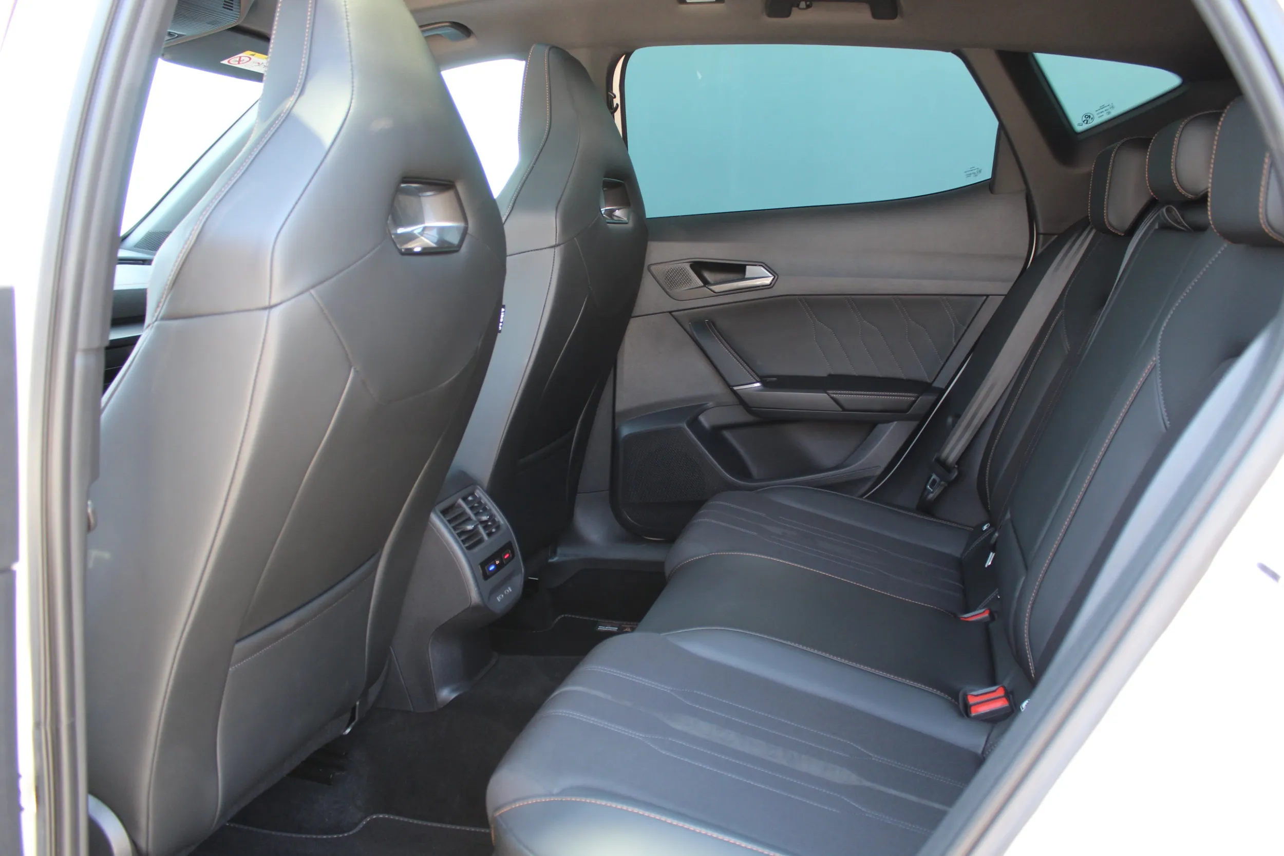 13270 cupra formentor 1.4 e-hybrid dsg vz - slika 13