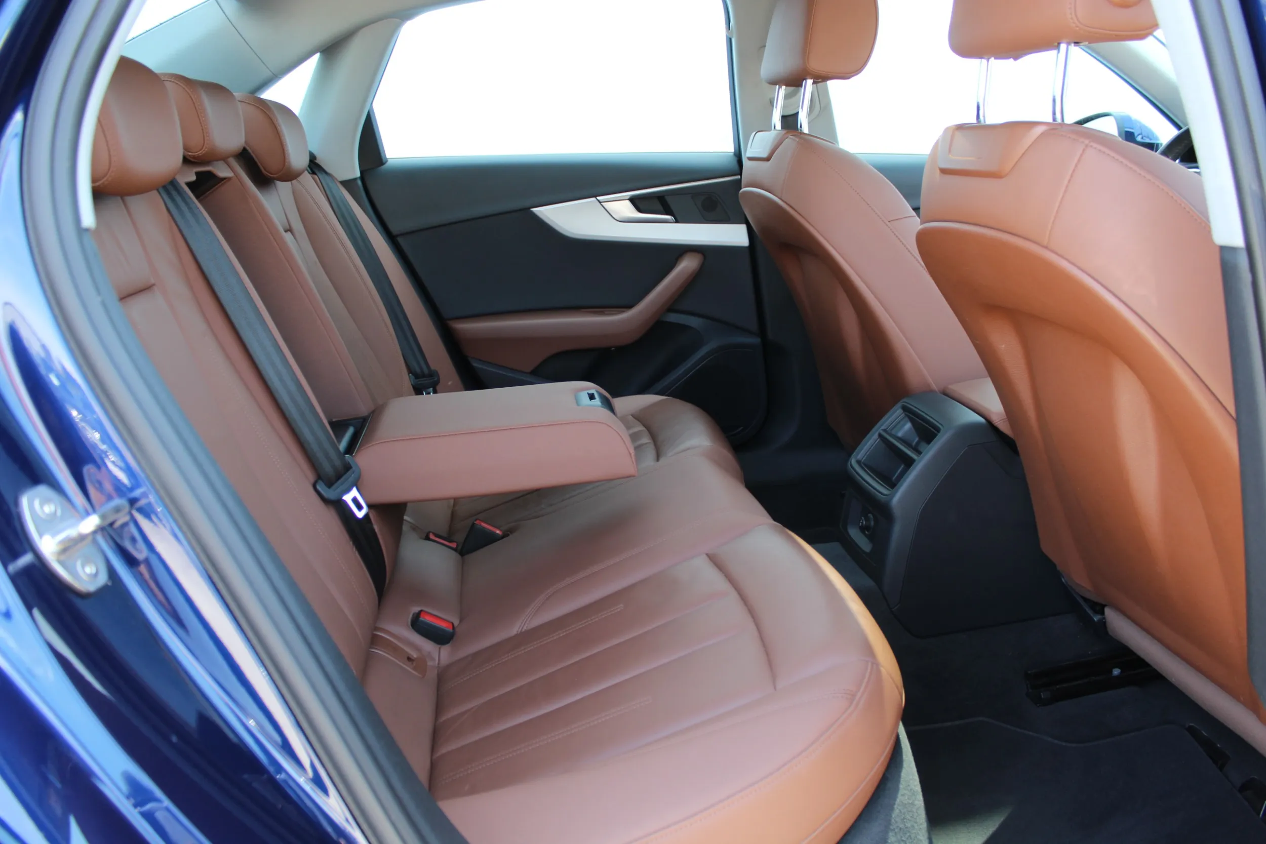 13277 audi a4 30tdi s tr advanced - slika 11