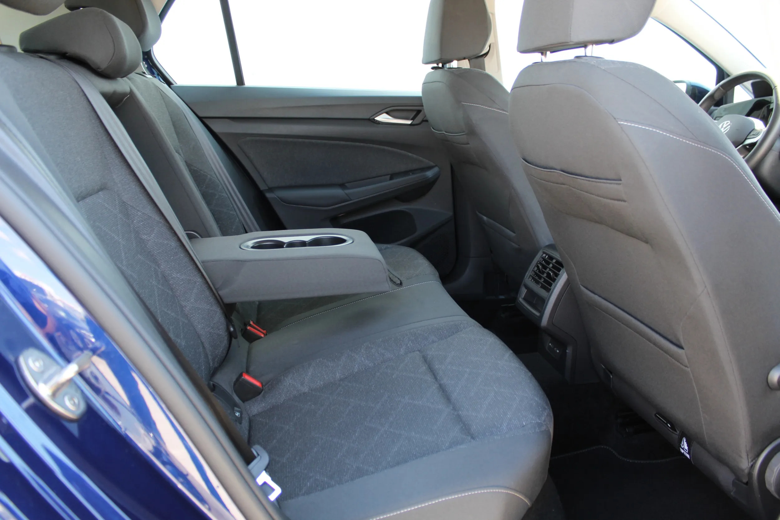 volkswagen golf 1.0 tsi life - slika 9