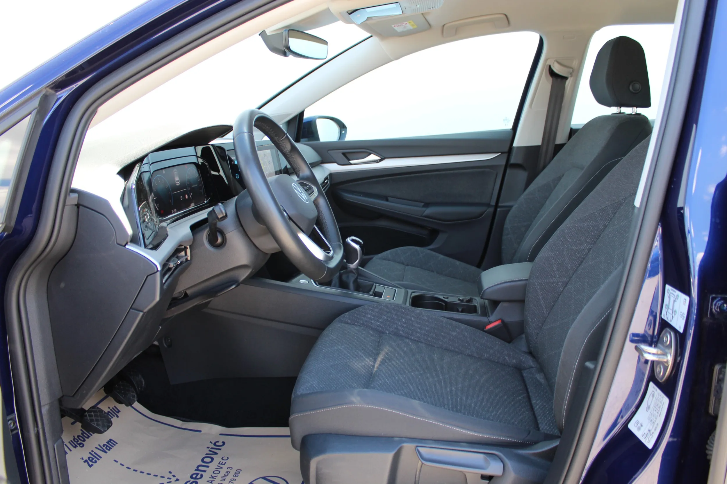 volkswagen golf 1.0 tsi life - slika 11