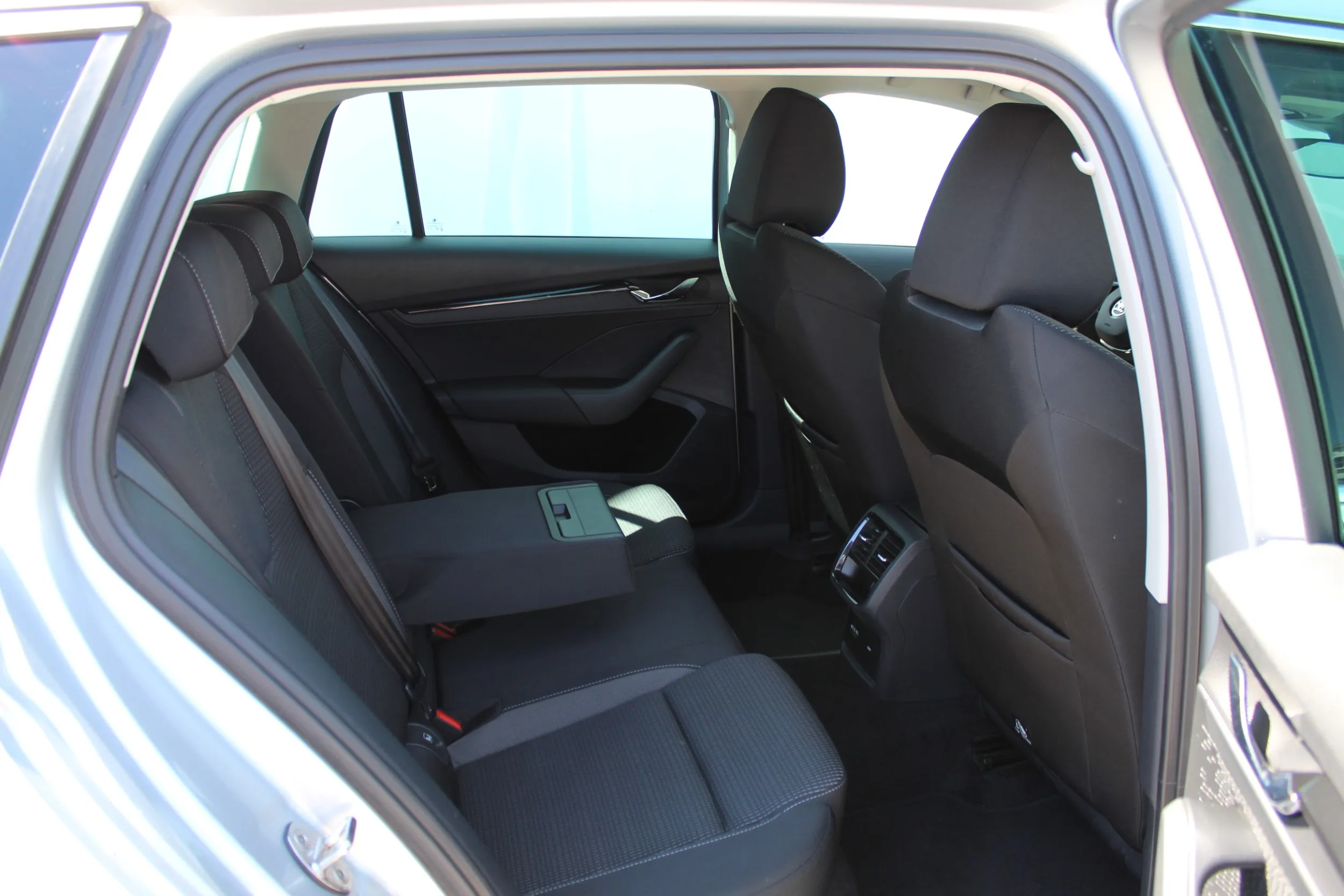 13381 škoda octavia combi ambition 2.0 tdi dsg - slika 7
