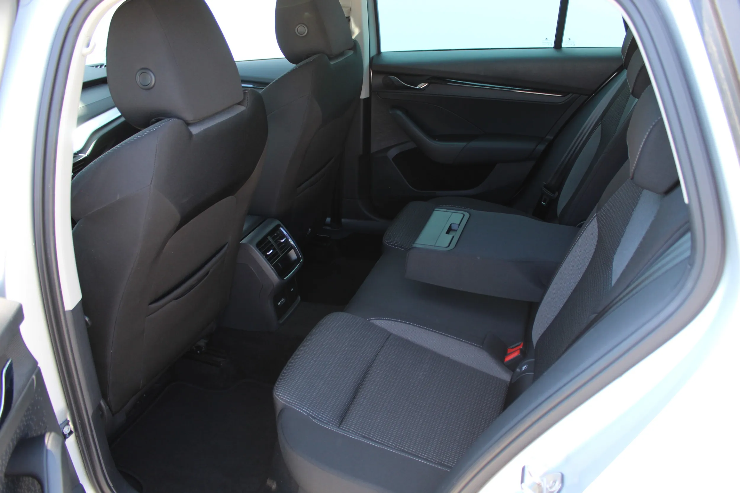 13381 škoda octavia combi ambition 2.0 tdi dsg - slika 11