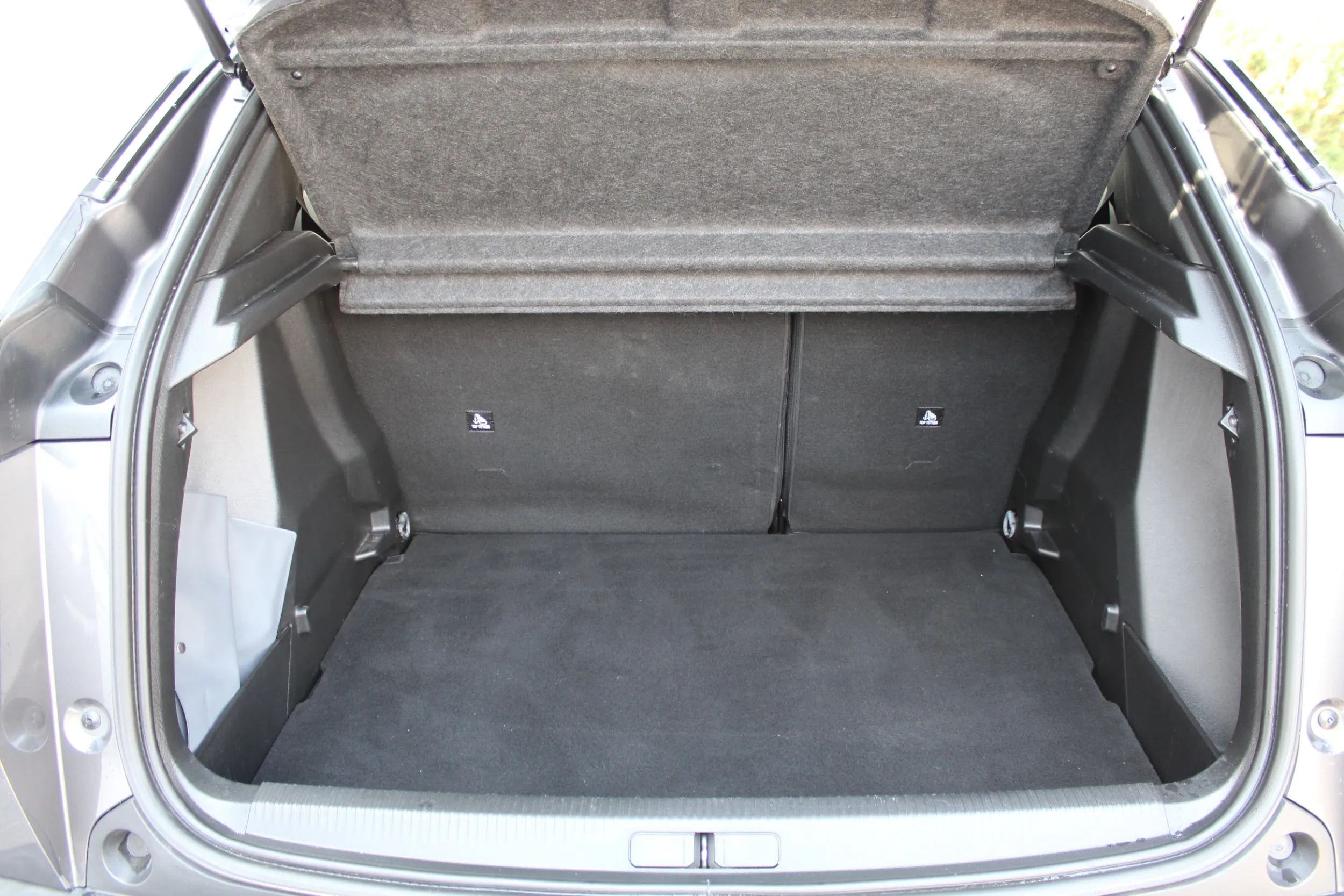 13452 peugeot 2008 1,2 puretech 100 s&s style - slika 13