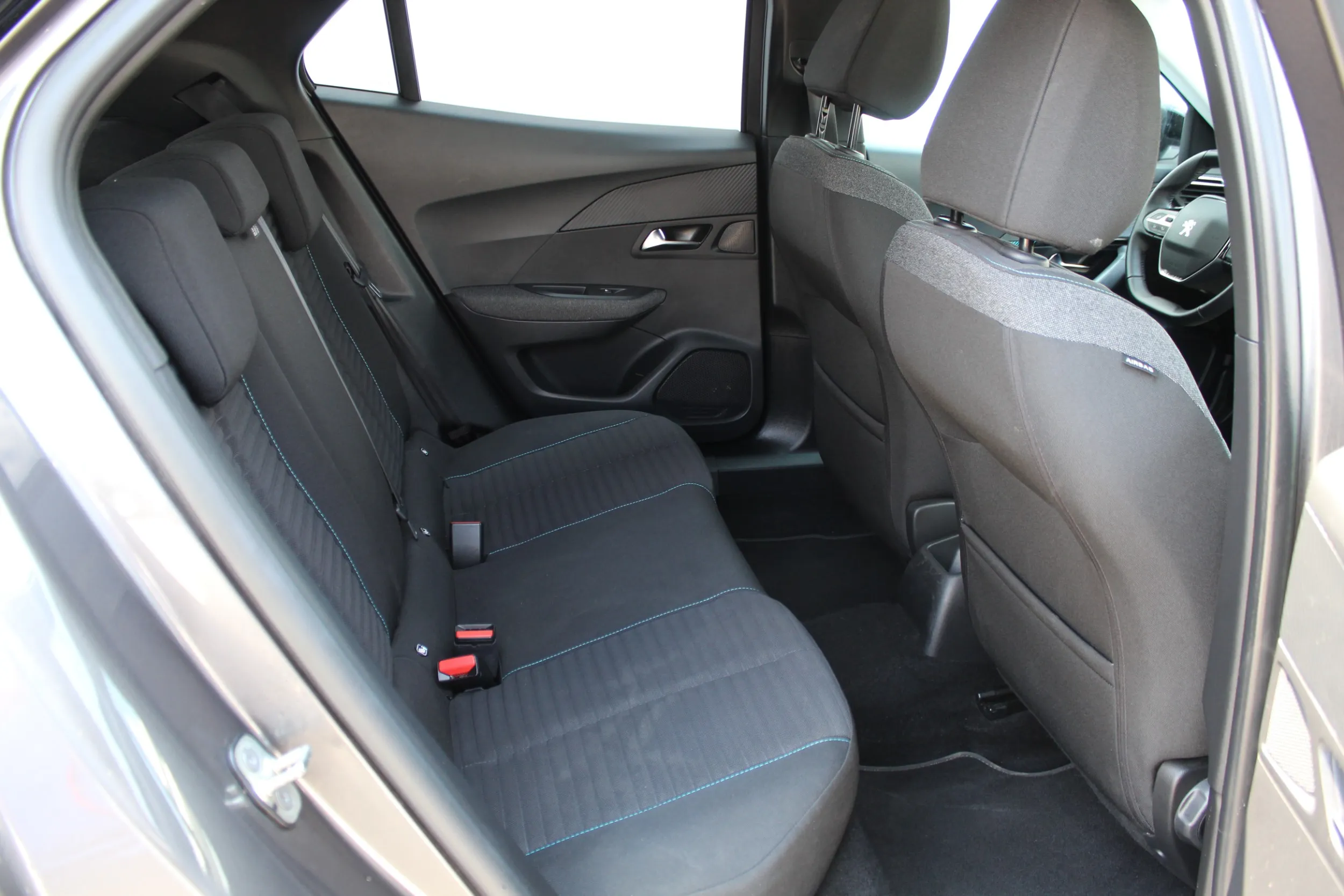 13452 peugeot 2008 1,2 puretech 100 s&s style - slika 14