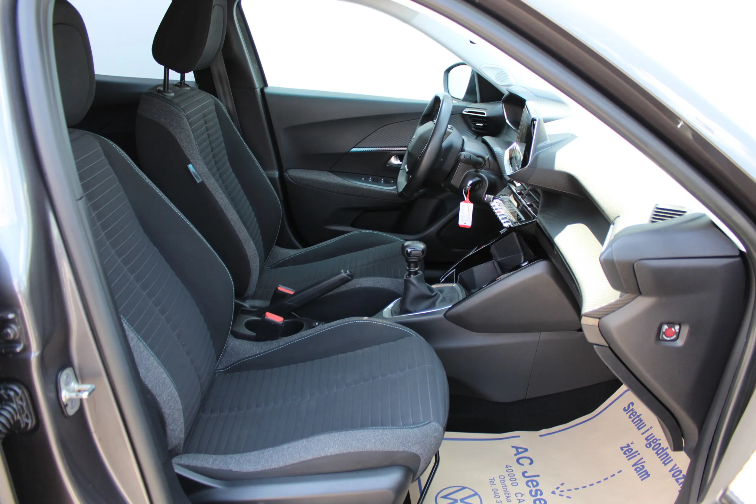 13452 peugeot 2008 1,2 puretech 100 s&s style - slika 15