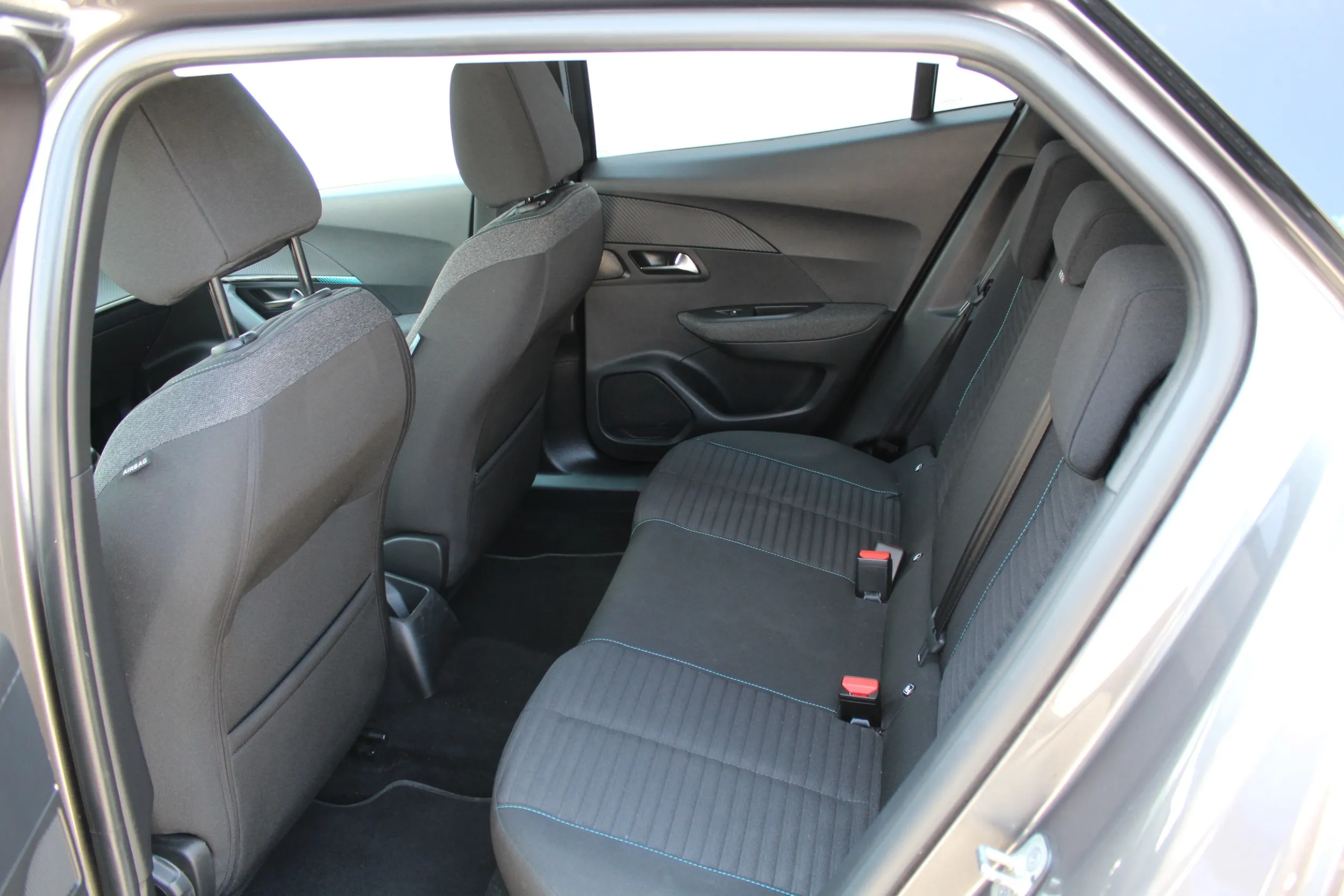13452 peugeot 2008 1,2 puretech 100 s&s style - slika 2