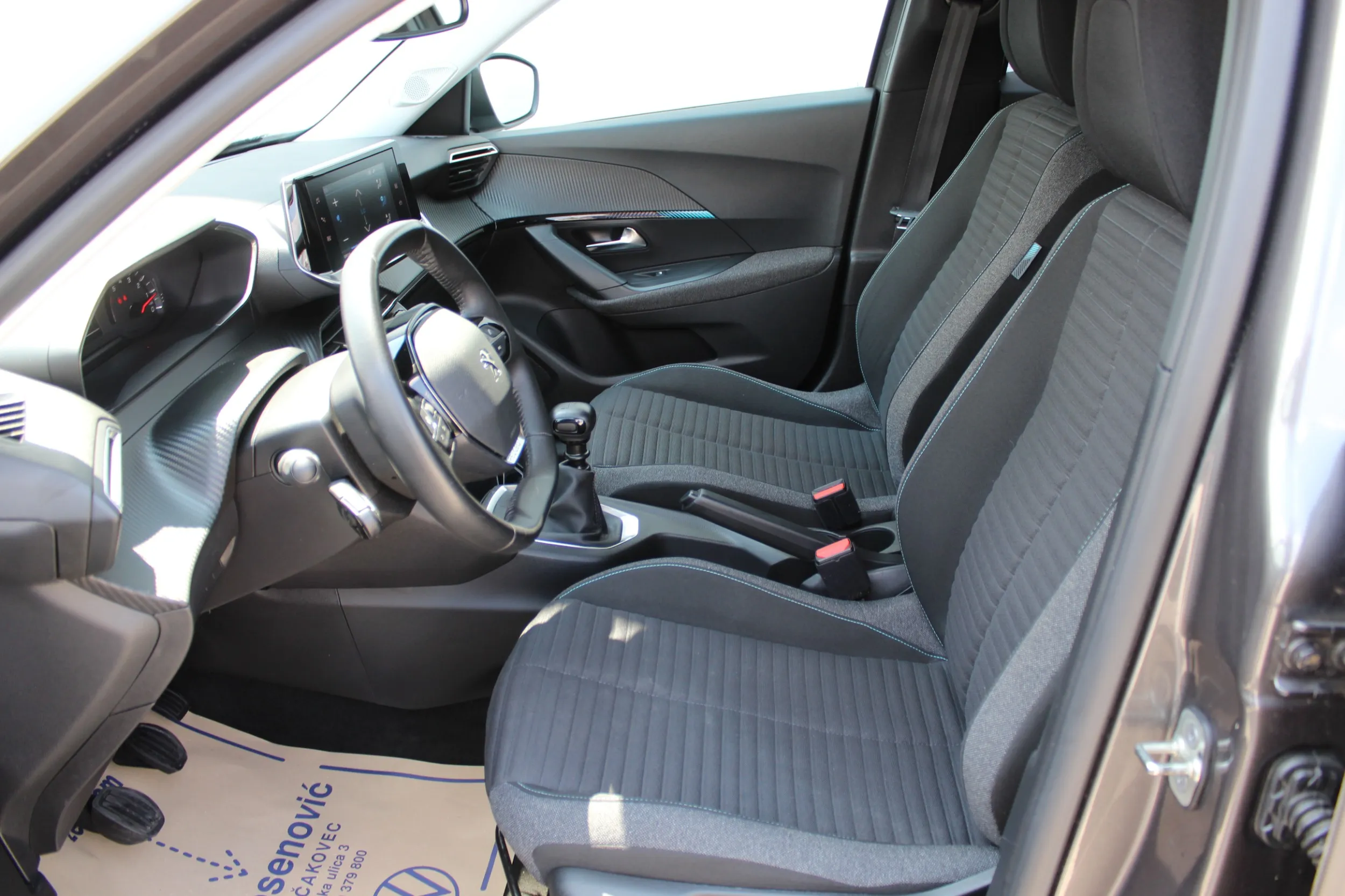 13452 peugeot 2008 1,2 puretech 100 s&s style - slika 4