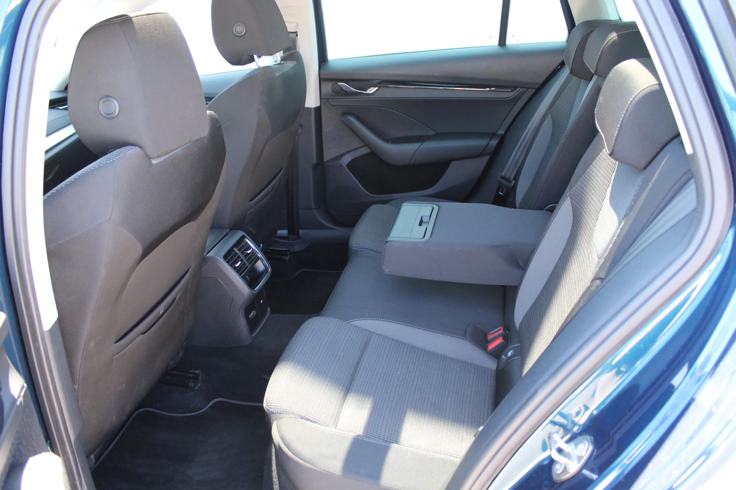 13455 škoda octavia combi active 1.0 tsi - slika 9