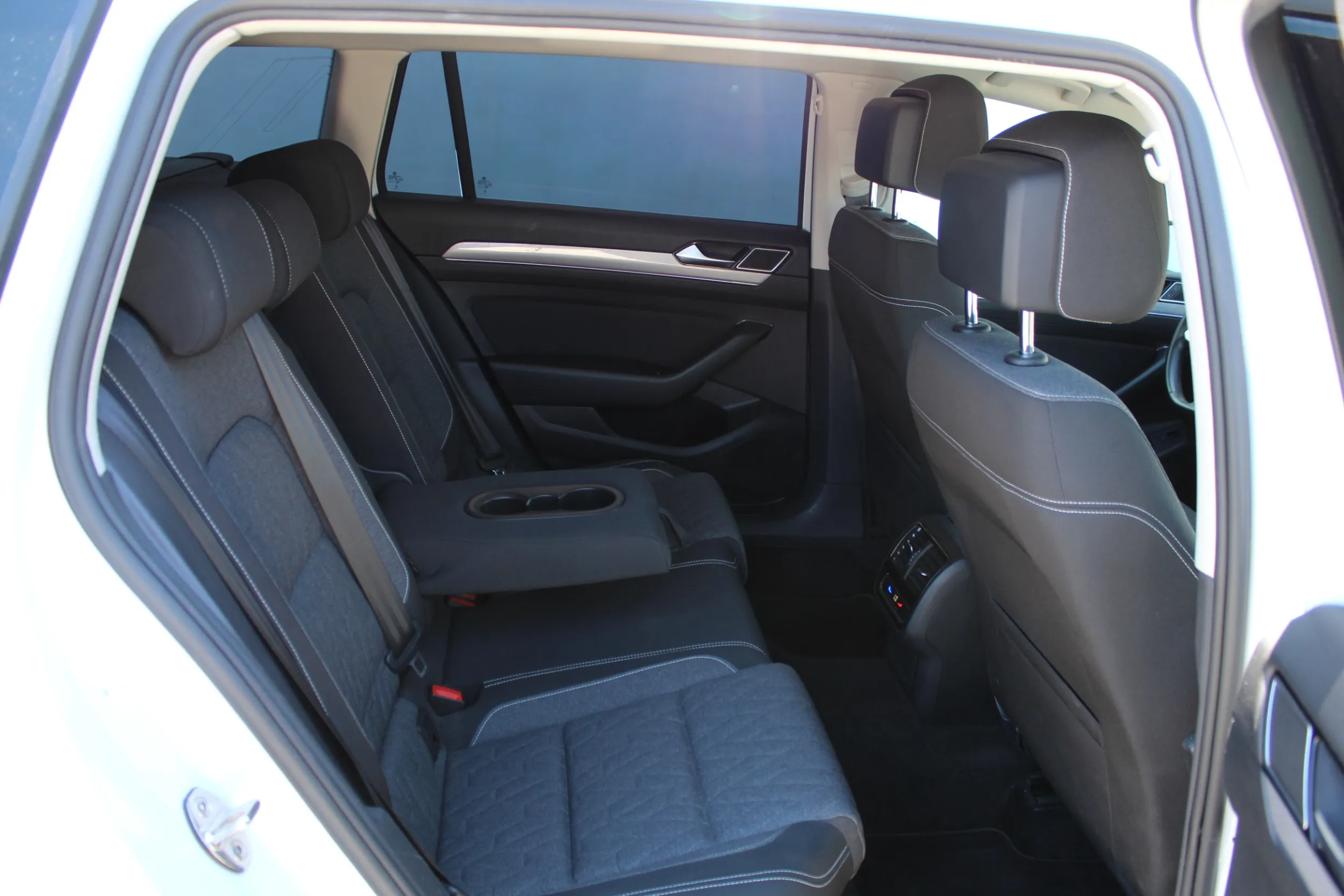 13466 volkswagen passat variant 2.0 tdi dsg business - slika 10