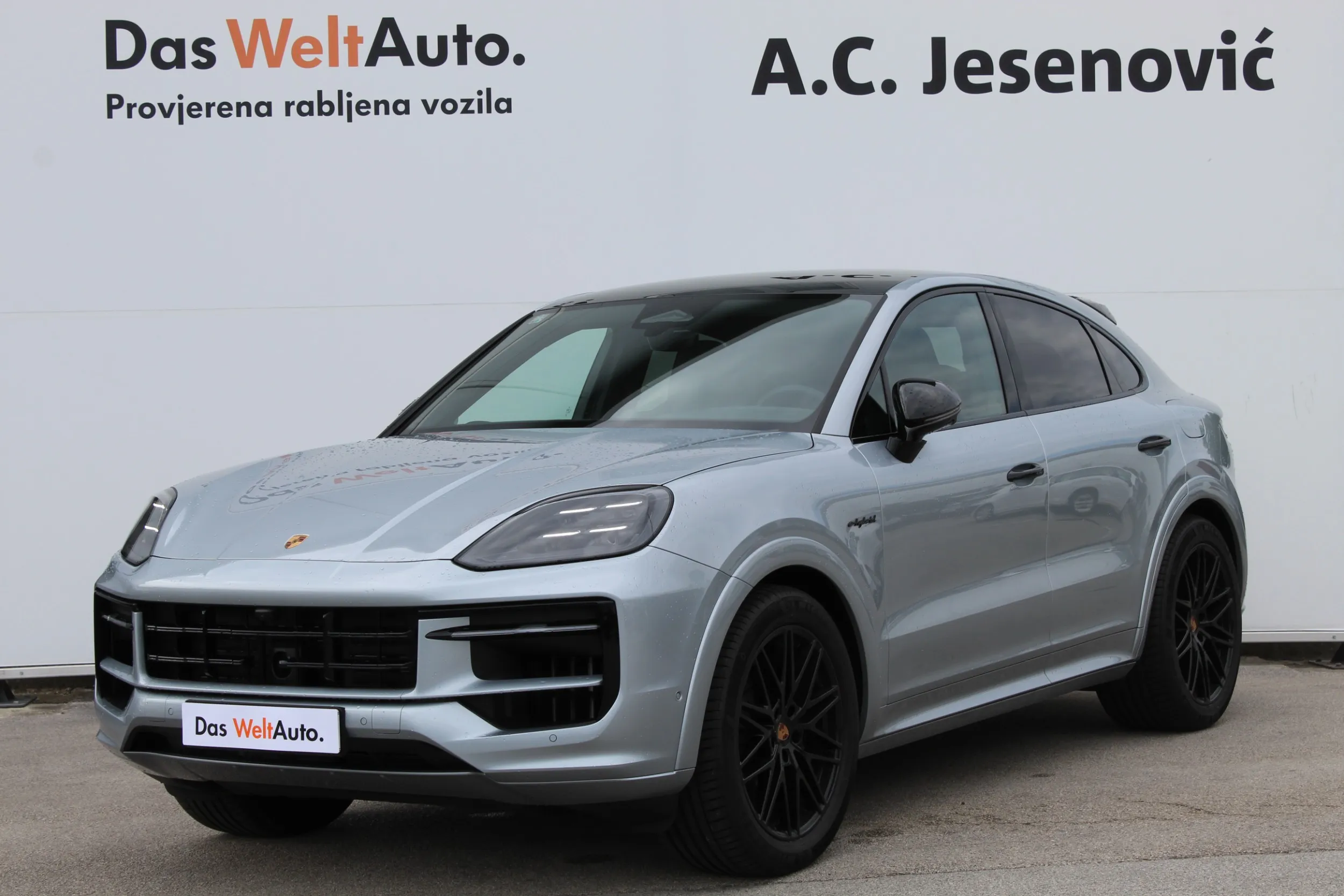 13500 porsche cayenne e-hybrid coupé black edition - slika 4