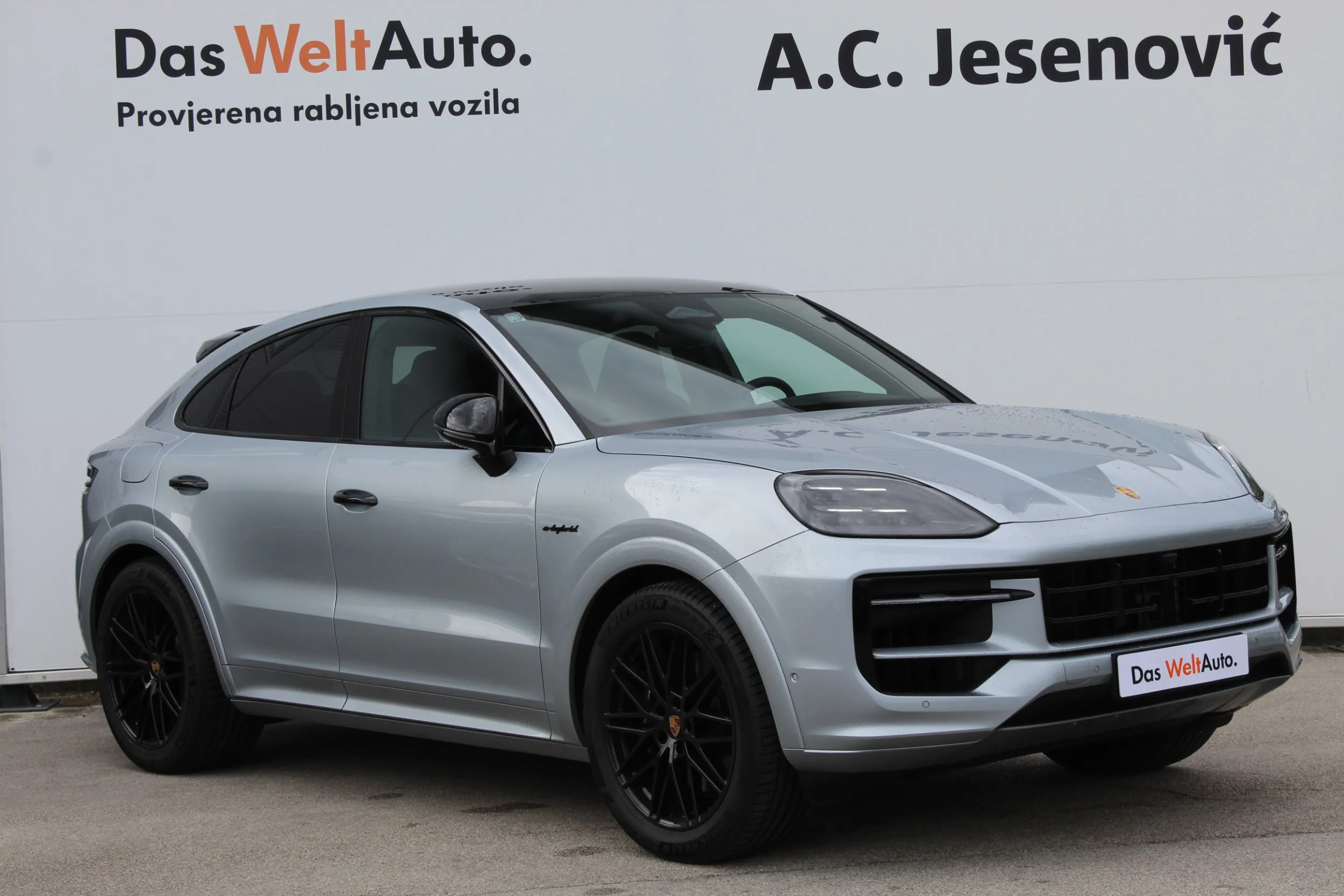 13500 porsche cayenne e-hybrid coupé black edition - slika 7