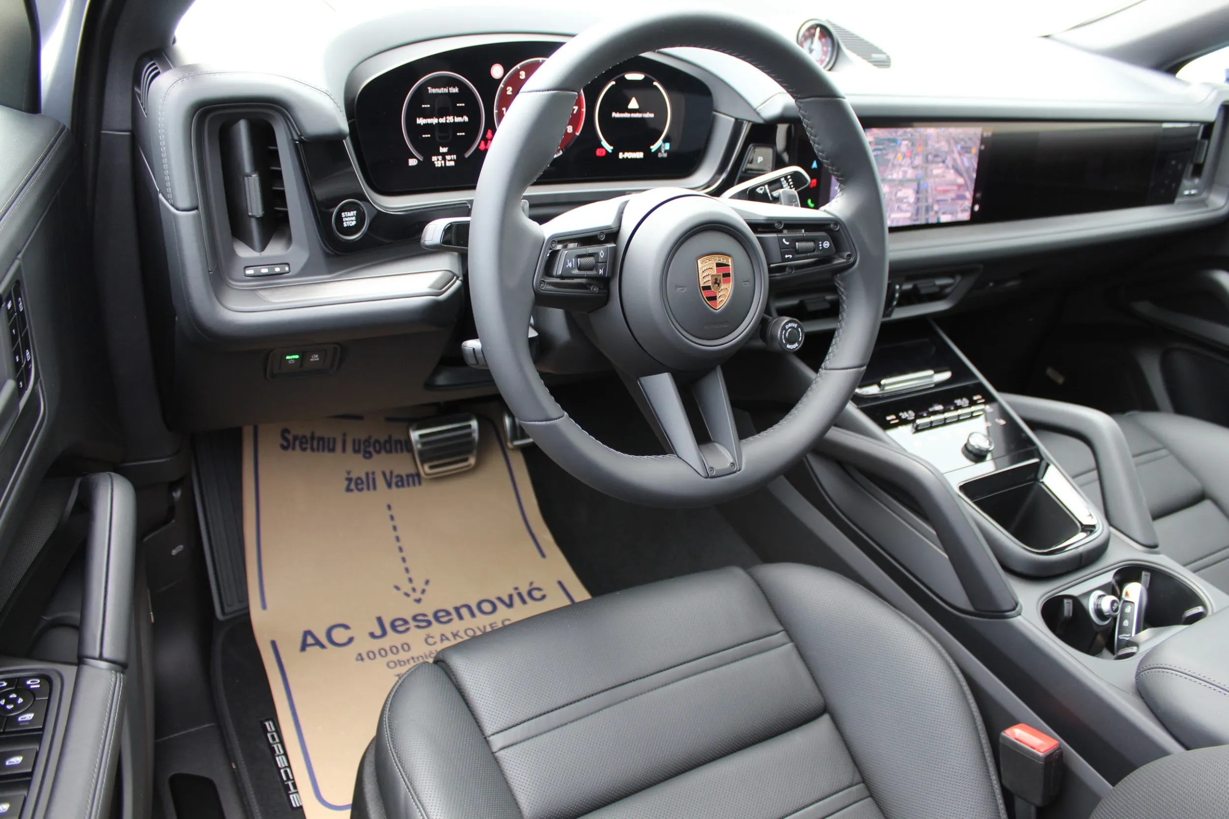 13500 porsche cayenne e-hybrid coupé black edition - slika 18