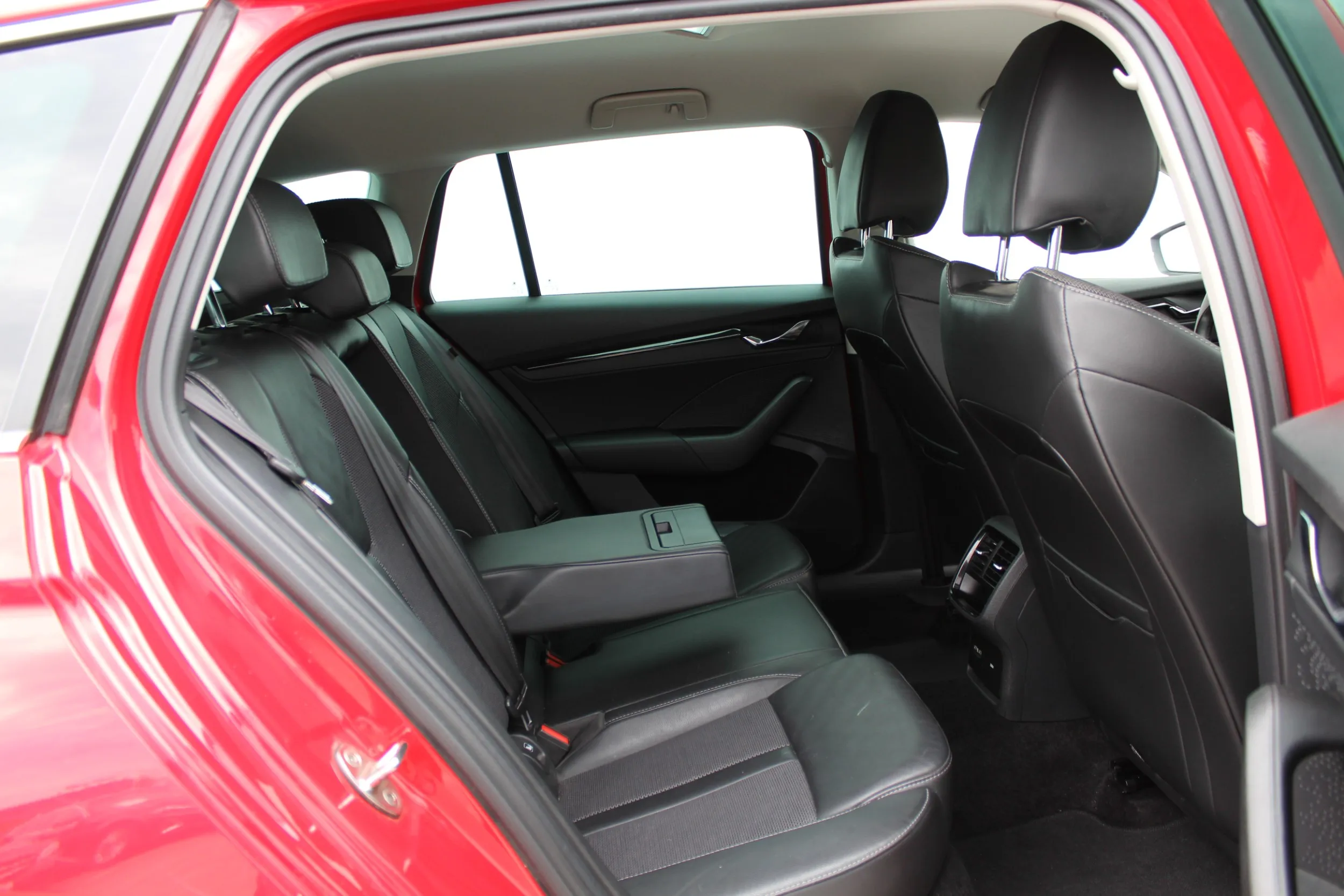 13471 škoda octavia combi ambition 2.0 tdi - slika 11