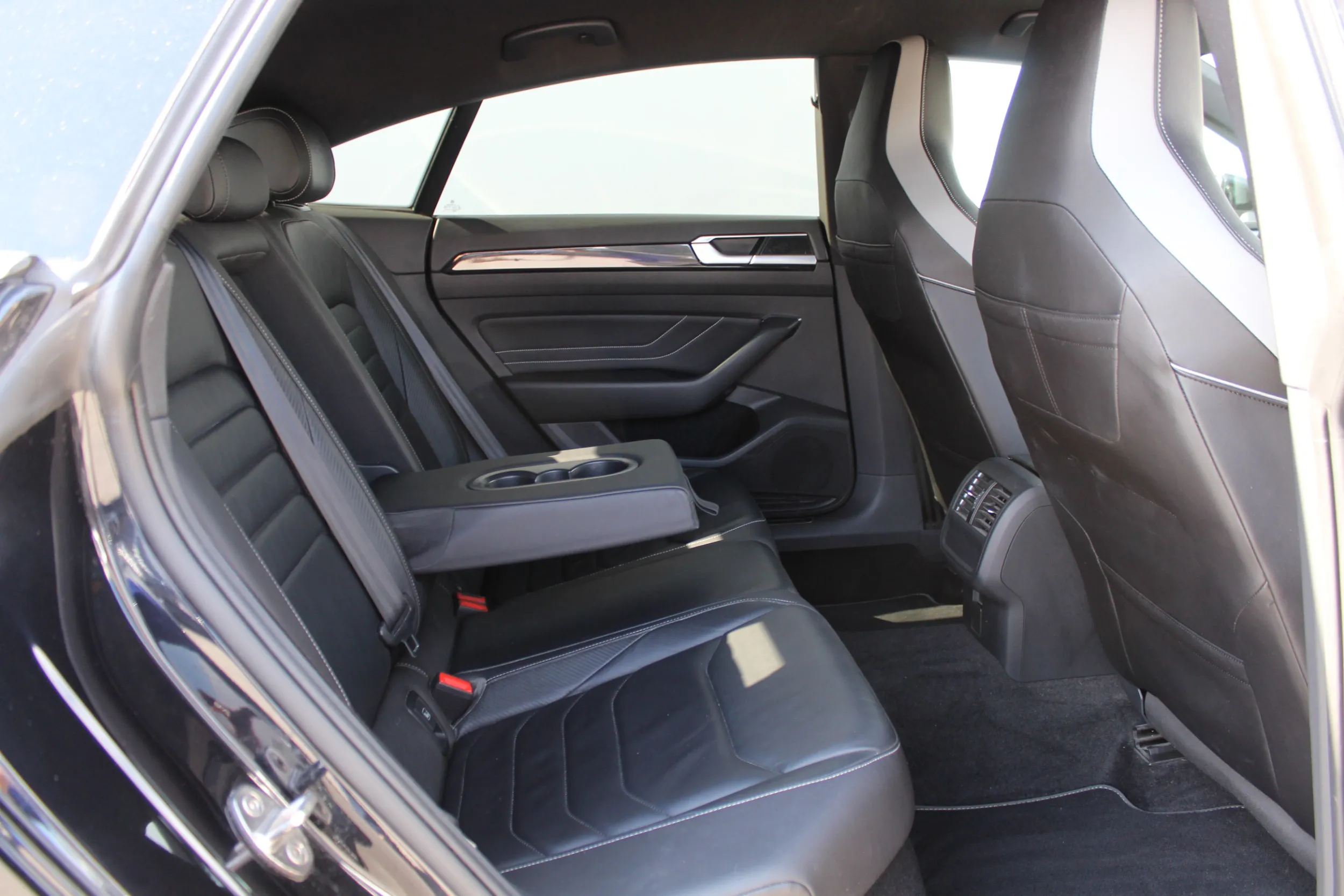 13495 volkswagen arteon 2.0 tdi r-line - slika 6
