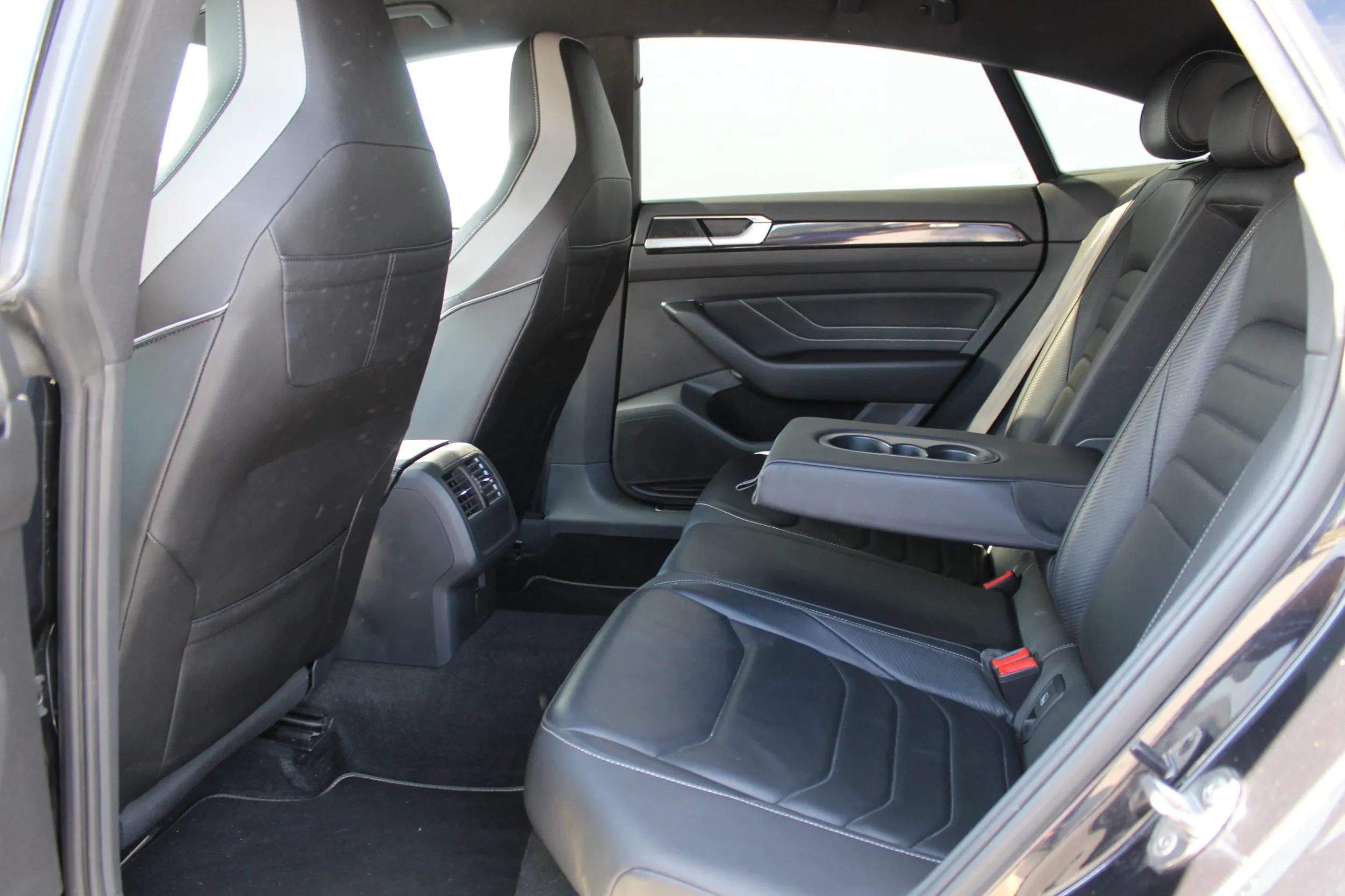 13495 volkswagen arteon 2.0 tdi r-line - slika 10