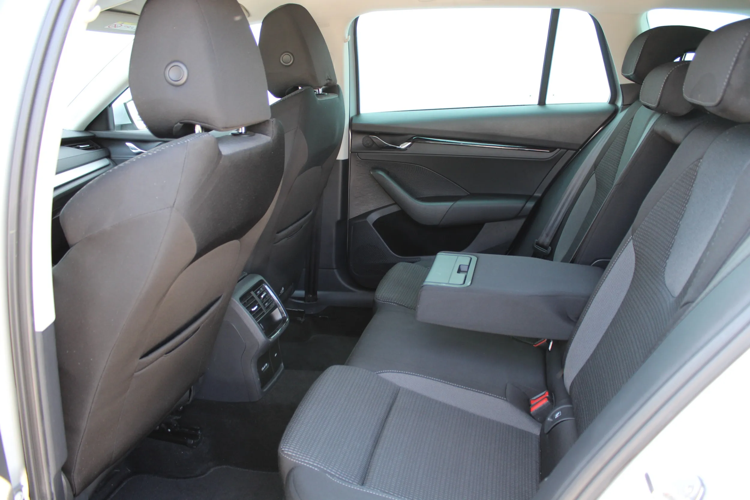 13494 škoda octavia combi ambition 2.0 tdi - slika 14
