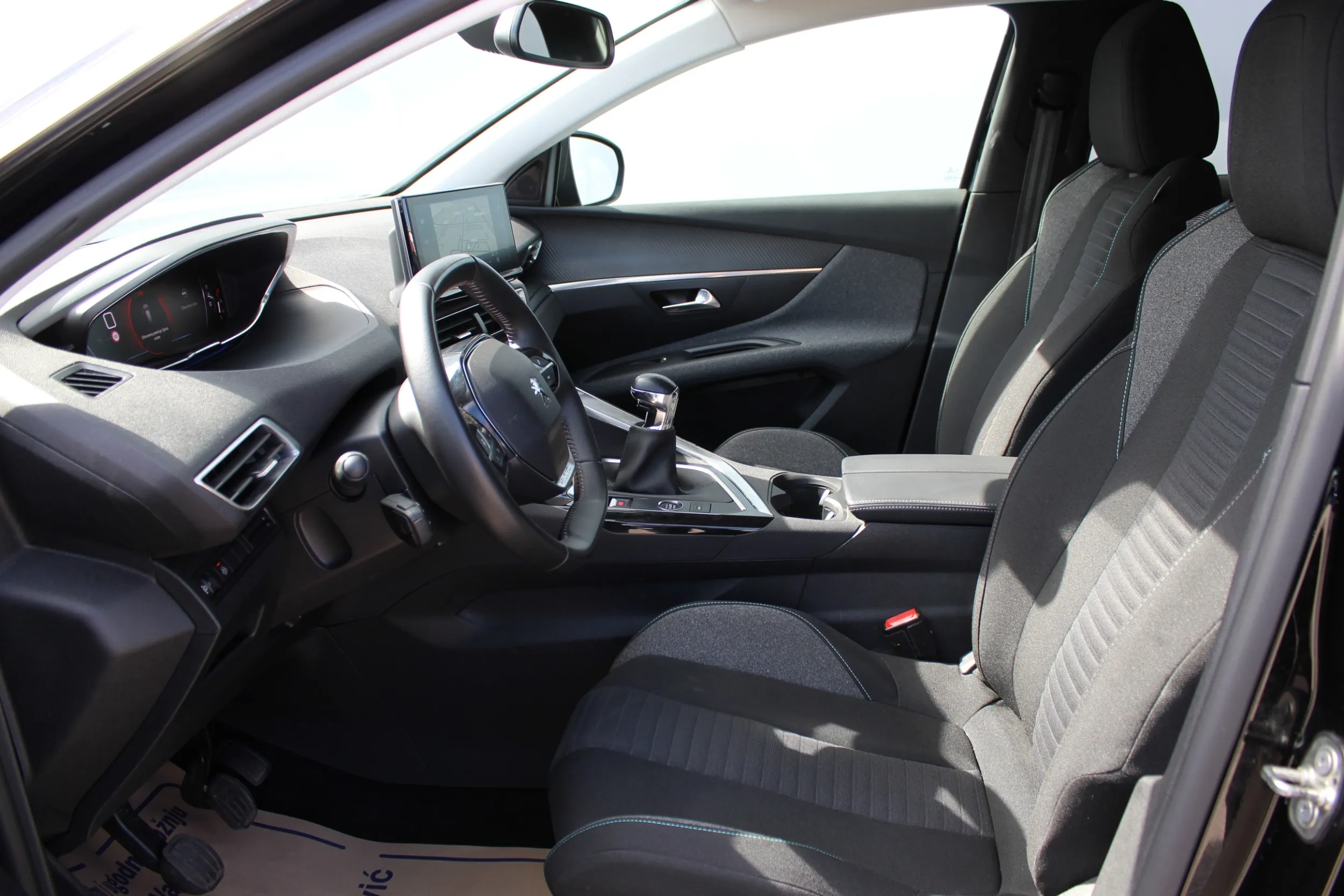 13382 peugeot 3008 1,2 puretech 130 s&s style - slika 9