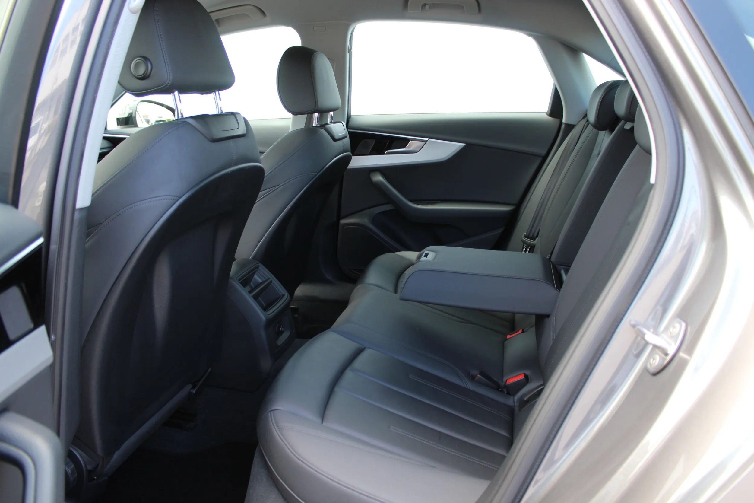 13567 audi a4 30tdi s tr advanced - slika 10