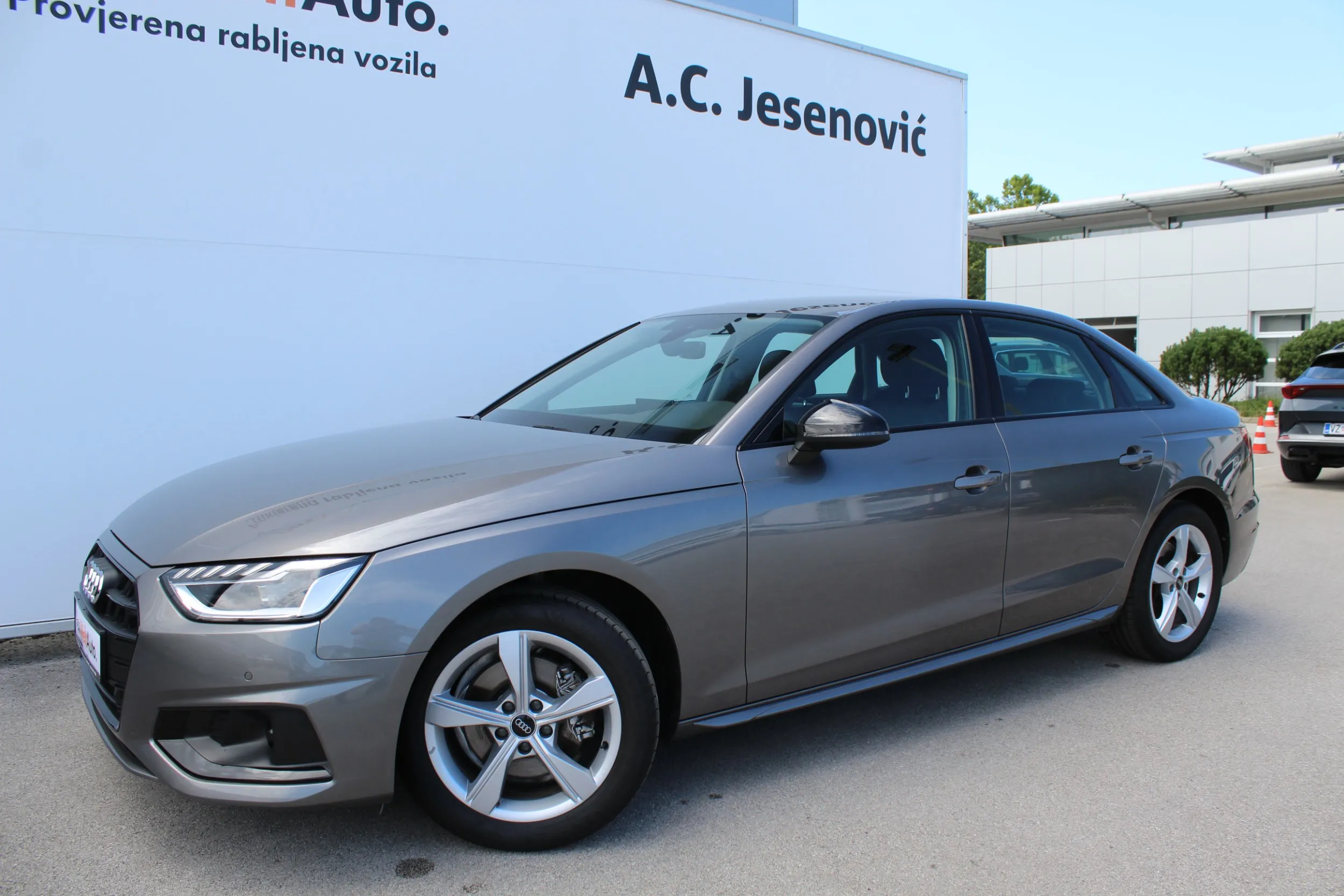 13567 audi a4 30tdi s tr advanced - slika 14
