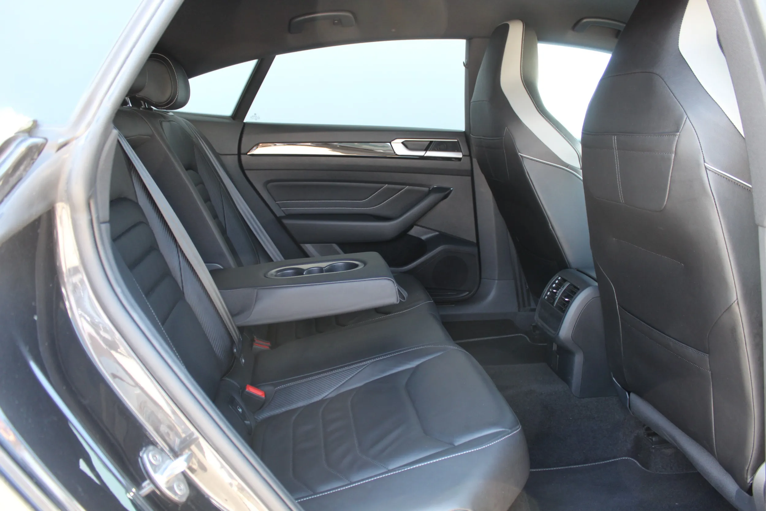 13568 volkswagen arteon 1.4 tsi ehybrid dsg r-line 11173/13568 - slika 8