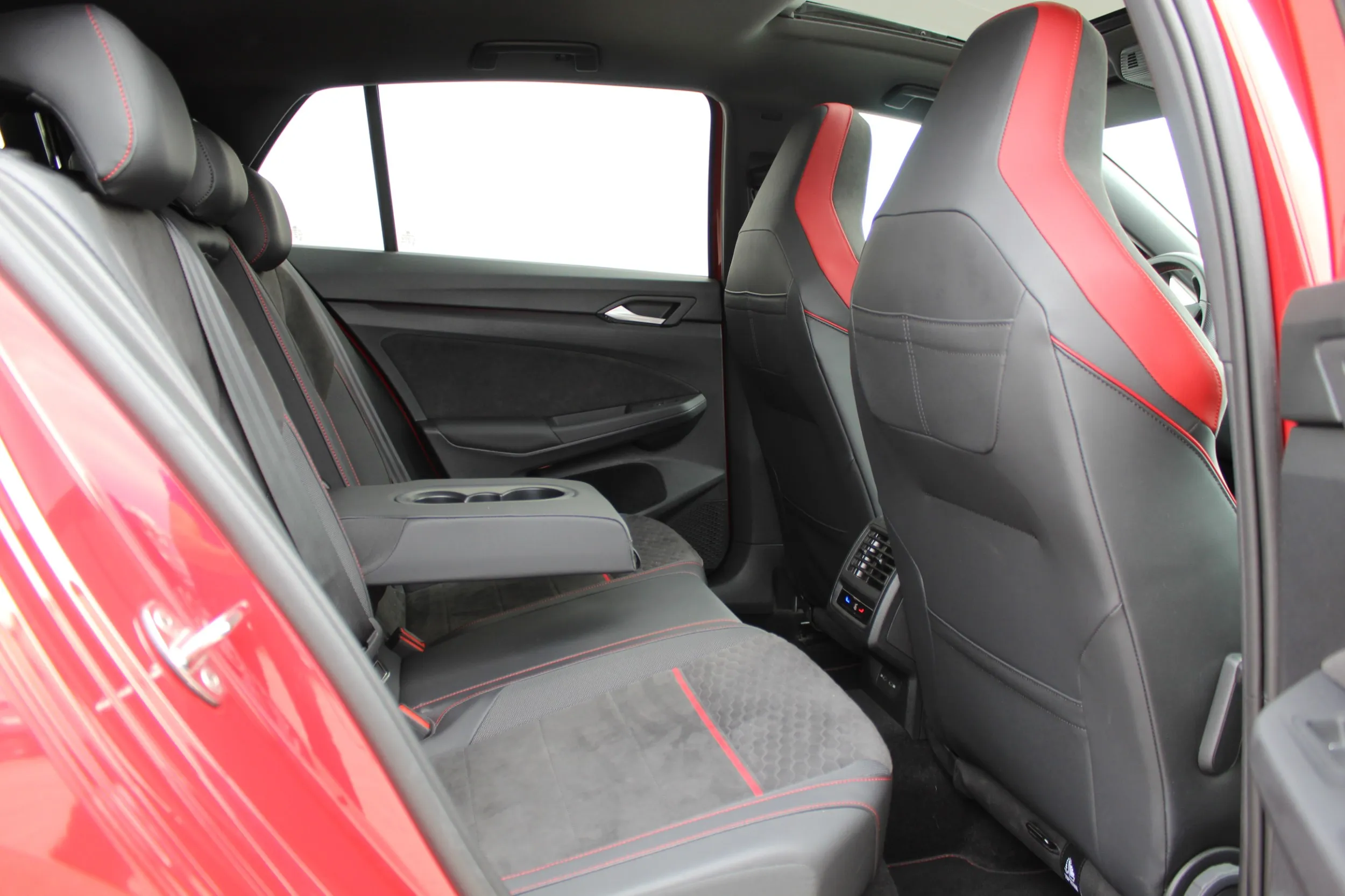 13581 volkswagen golf 8 2.0 tsi dsg gti clubsport - slika 14