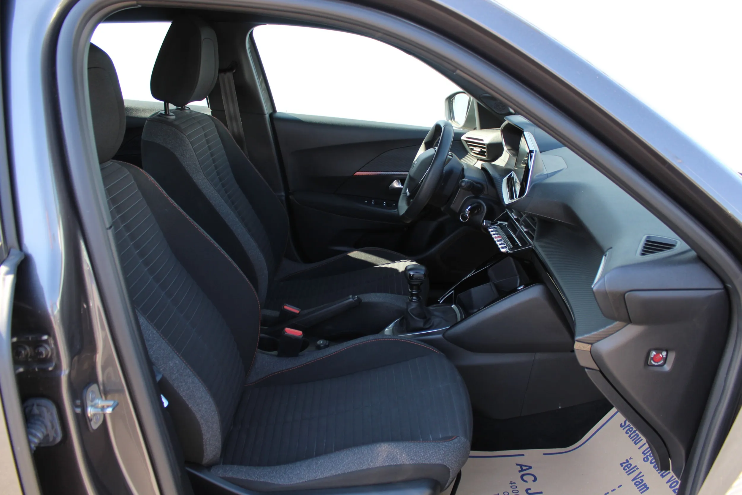 13580 peugeot 2008 1,2 puretech 100 s&s active - slika 4