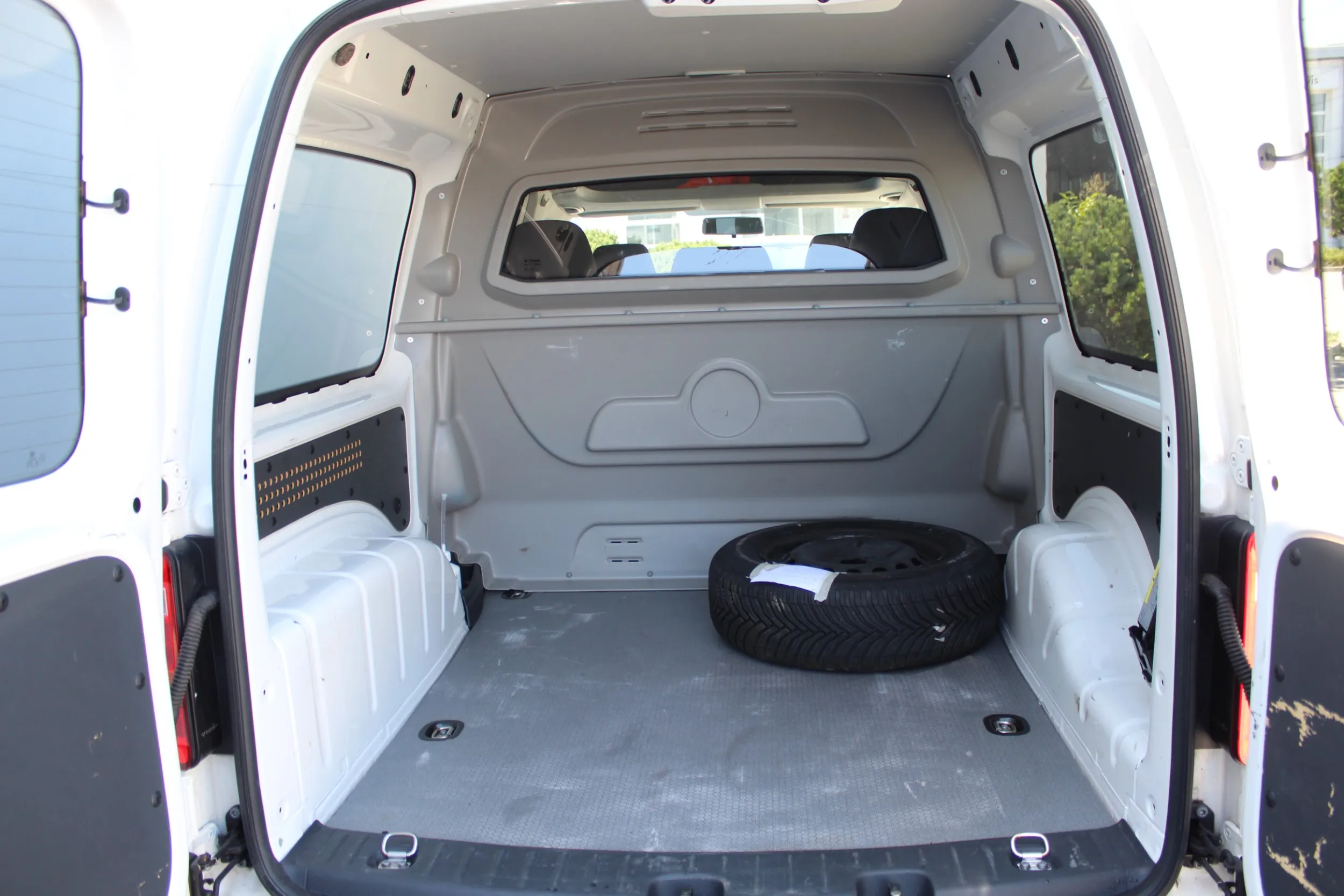 13554 vw caddy maxi kombi 2.0 tdi - slika 10