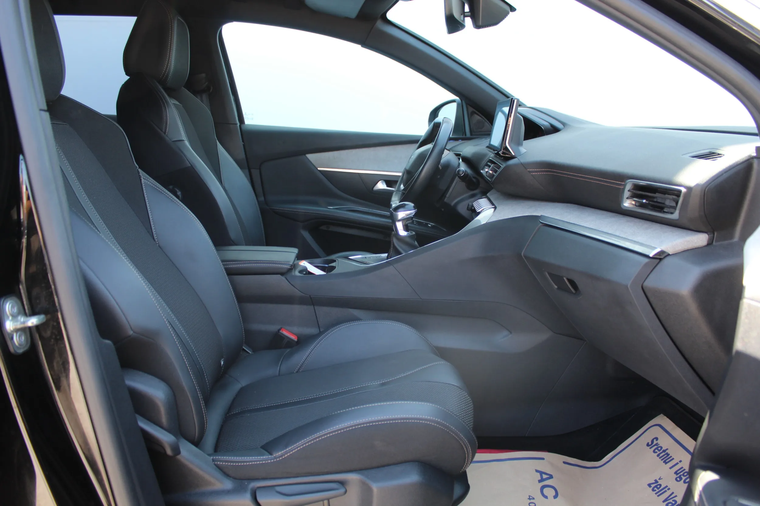 13597 peugeot 3008 1,2 puretech 130 s&s gt - slika 10