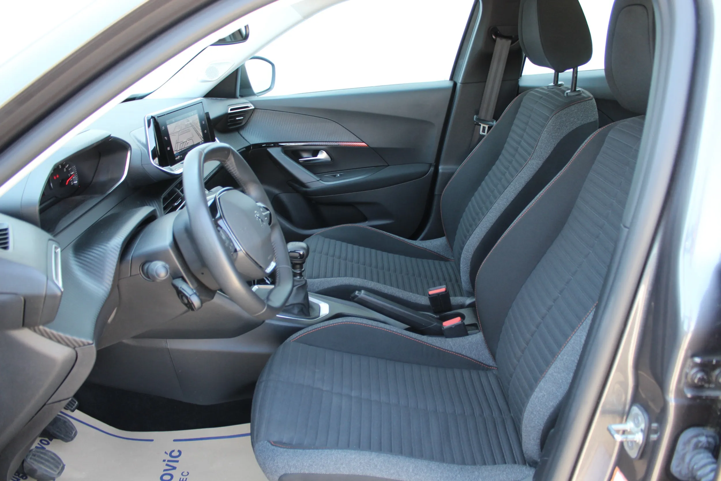 13598 peugeot 2008 active pack - slika 12