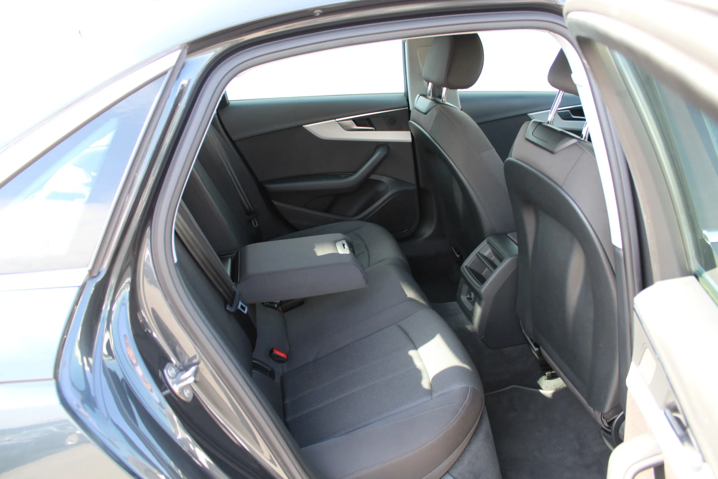 13616 audi a4 30tdi s tr edition10 - slika 10