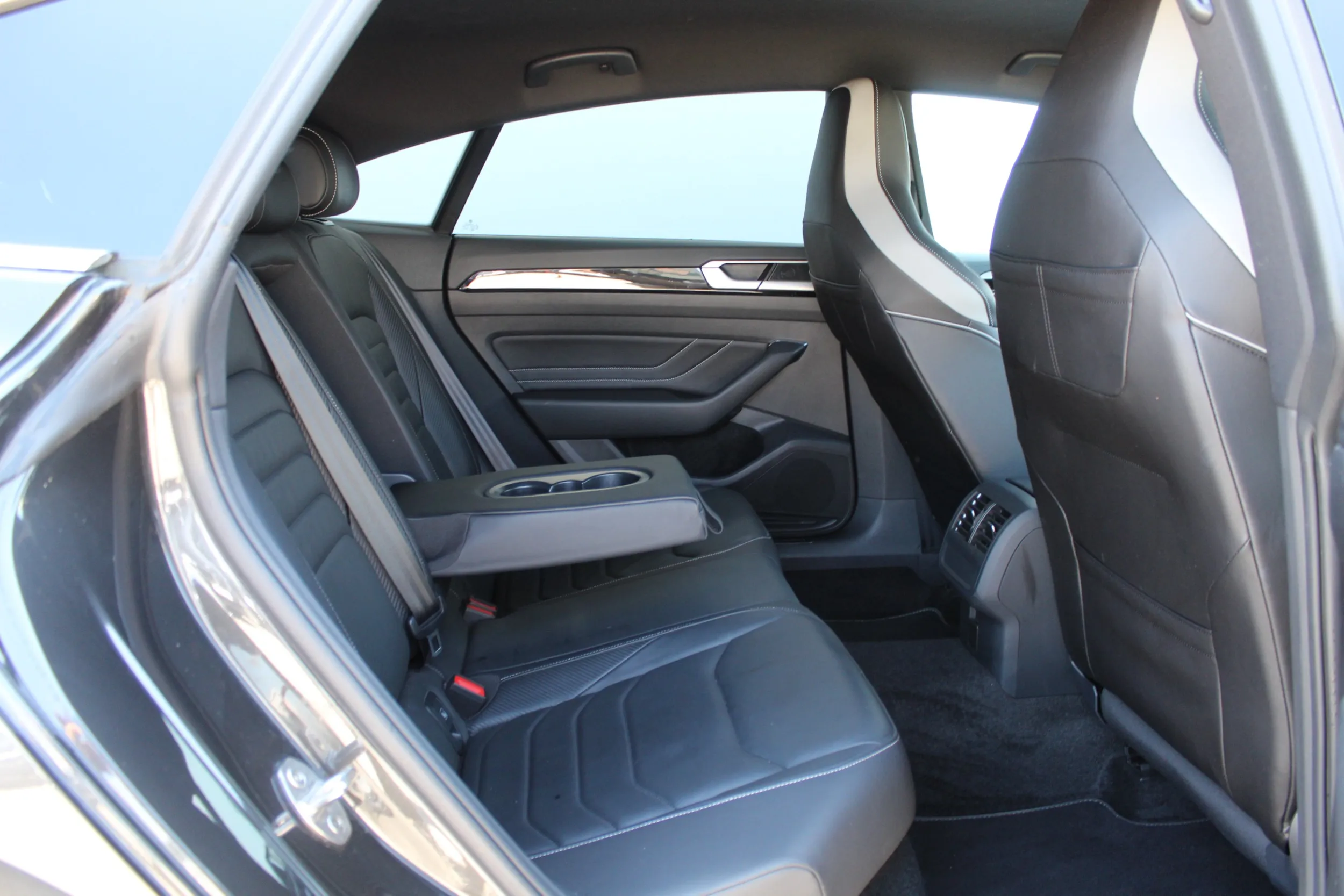 13632 volkswagen arteon 1.4 tsi ehybrid dsg r-line - slika 5