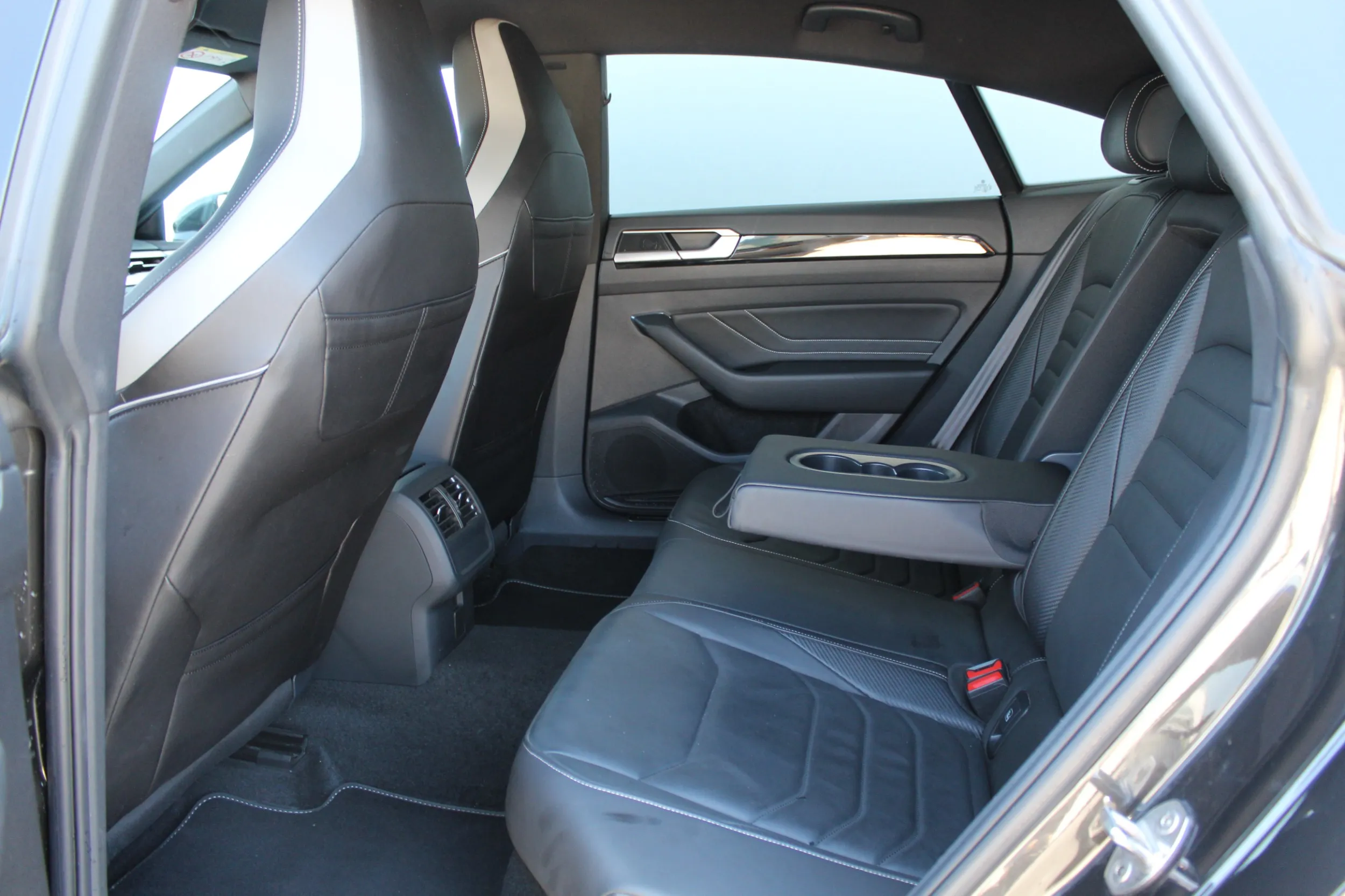13632 volkswagen arteon 1.4 tsi ehybrid dsg r-line - slika 9