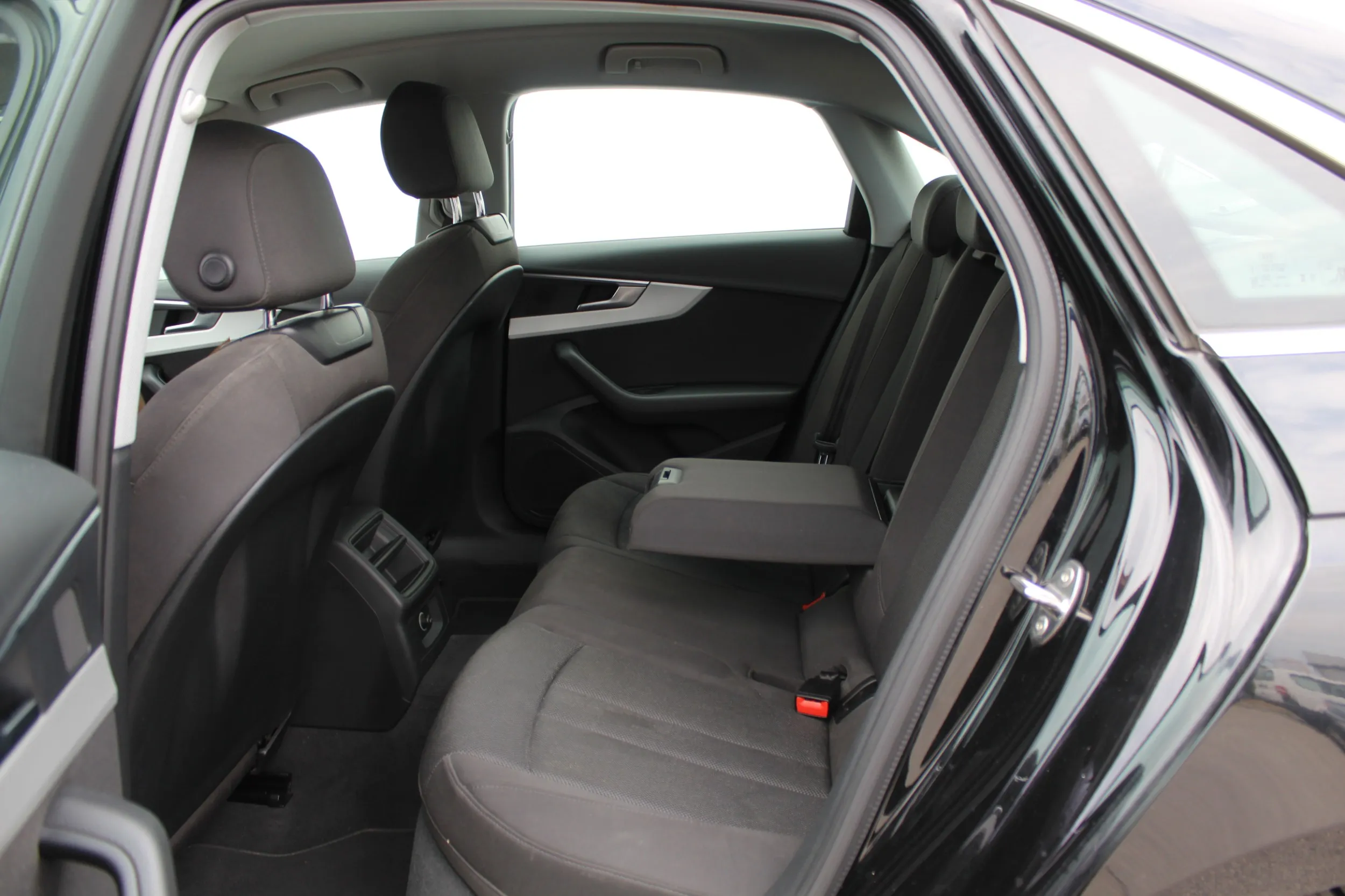 13631 audi a4 30tdi s tr - slika 4