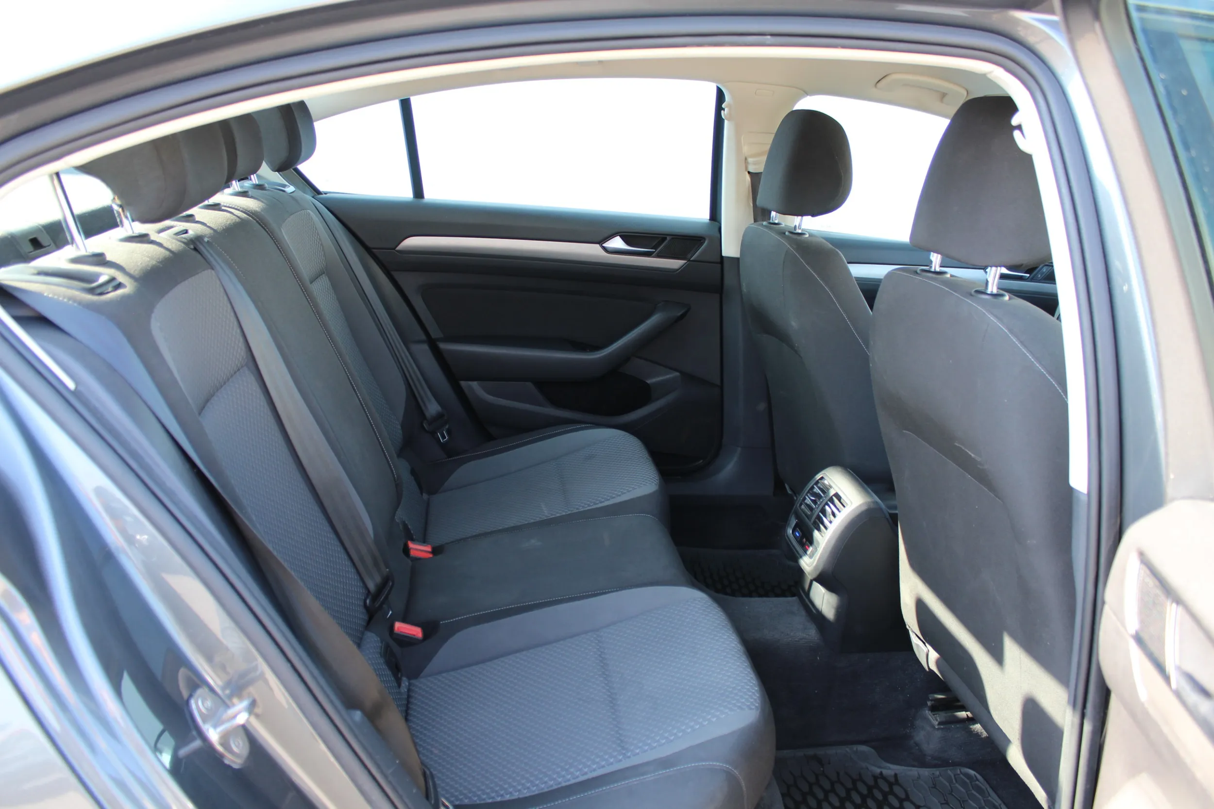 13657 volkswagen passat 1.6 tdi bmt dsg trendline - slika 10