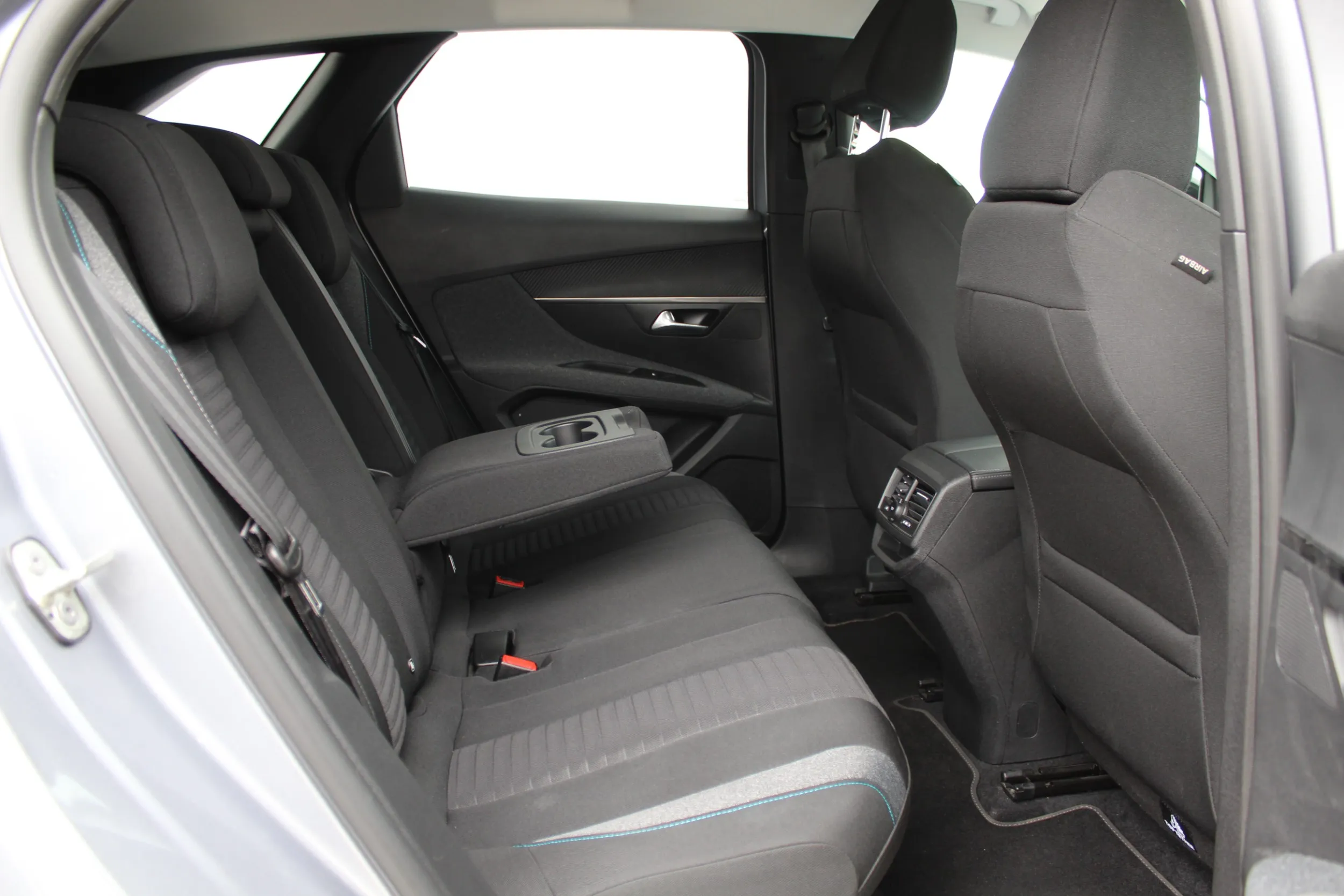 13652 peugeot 3008 1,2 puretech 130 s&s style - slika 5