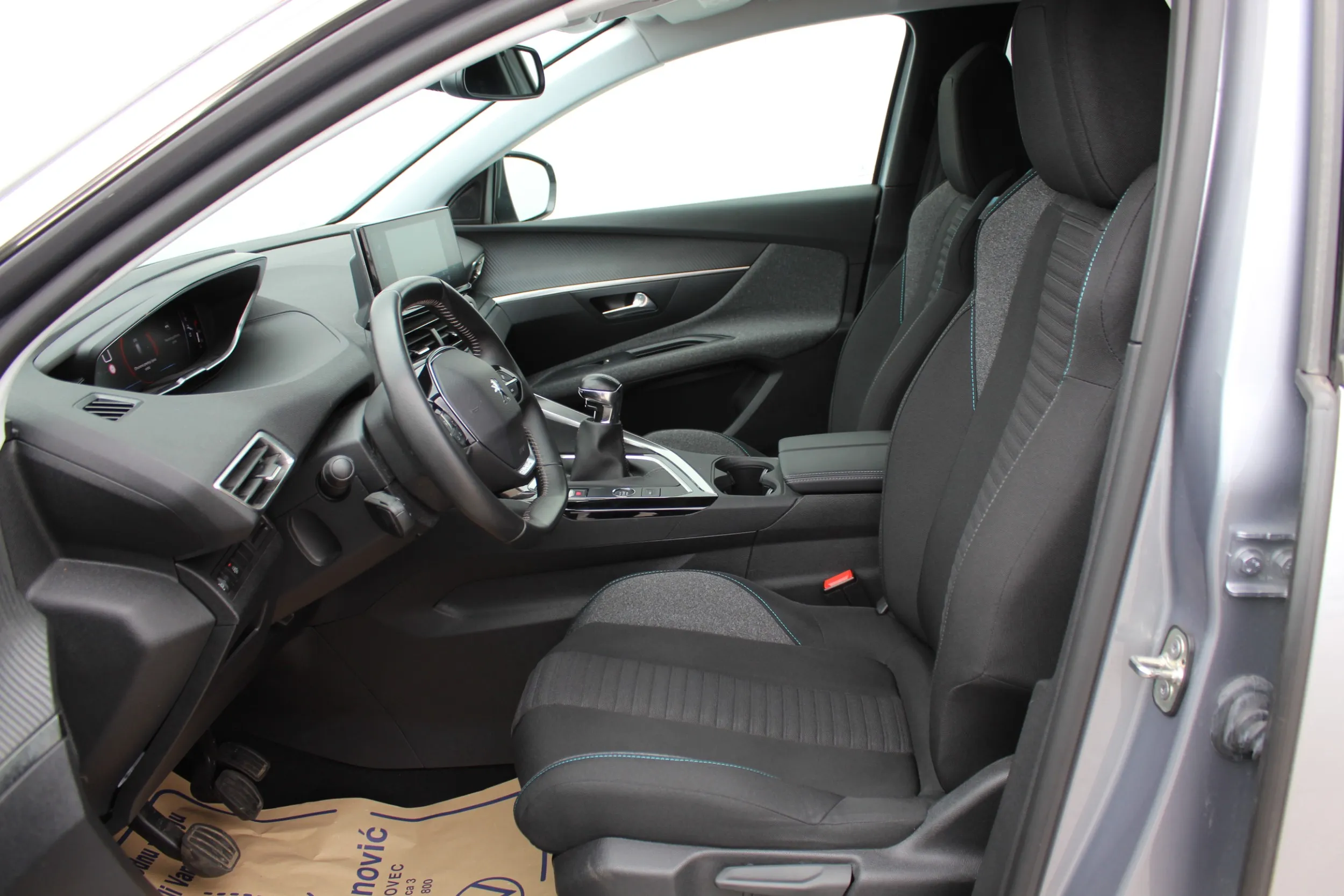 13652 peugeot 3008 1,2 puretech 130 s&s style - slika 11