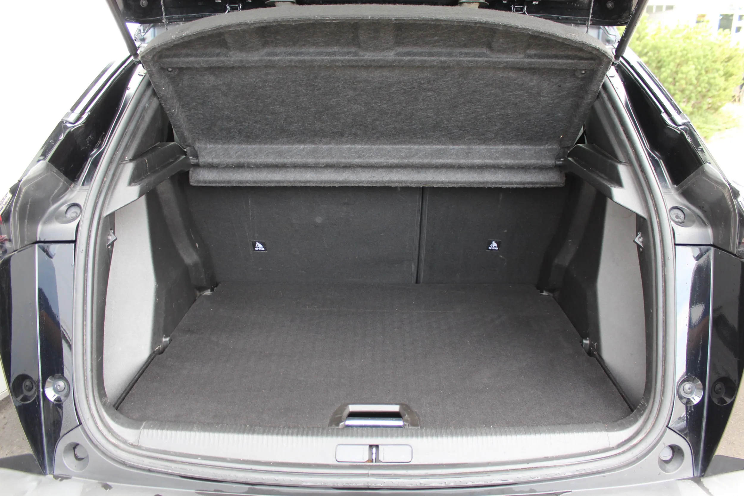 13653 peugeot 2008 1,5 bluehdi 110 s&s allure - slika 11
