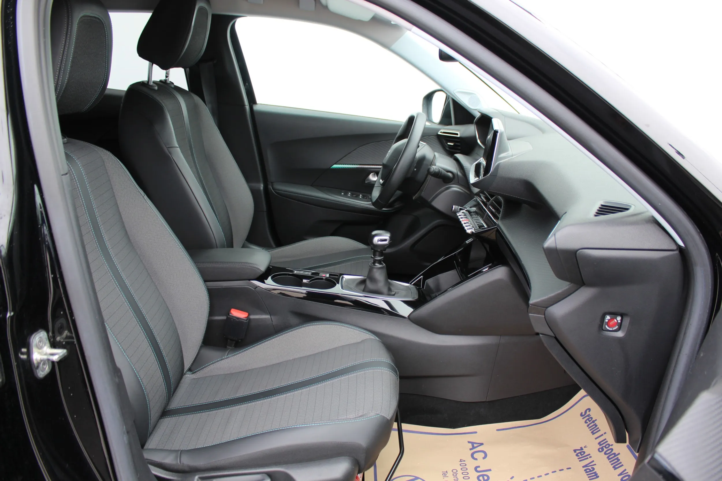 13653 peugeot 2008 1,5 bluehdi 110 s&s allure - slika 13