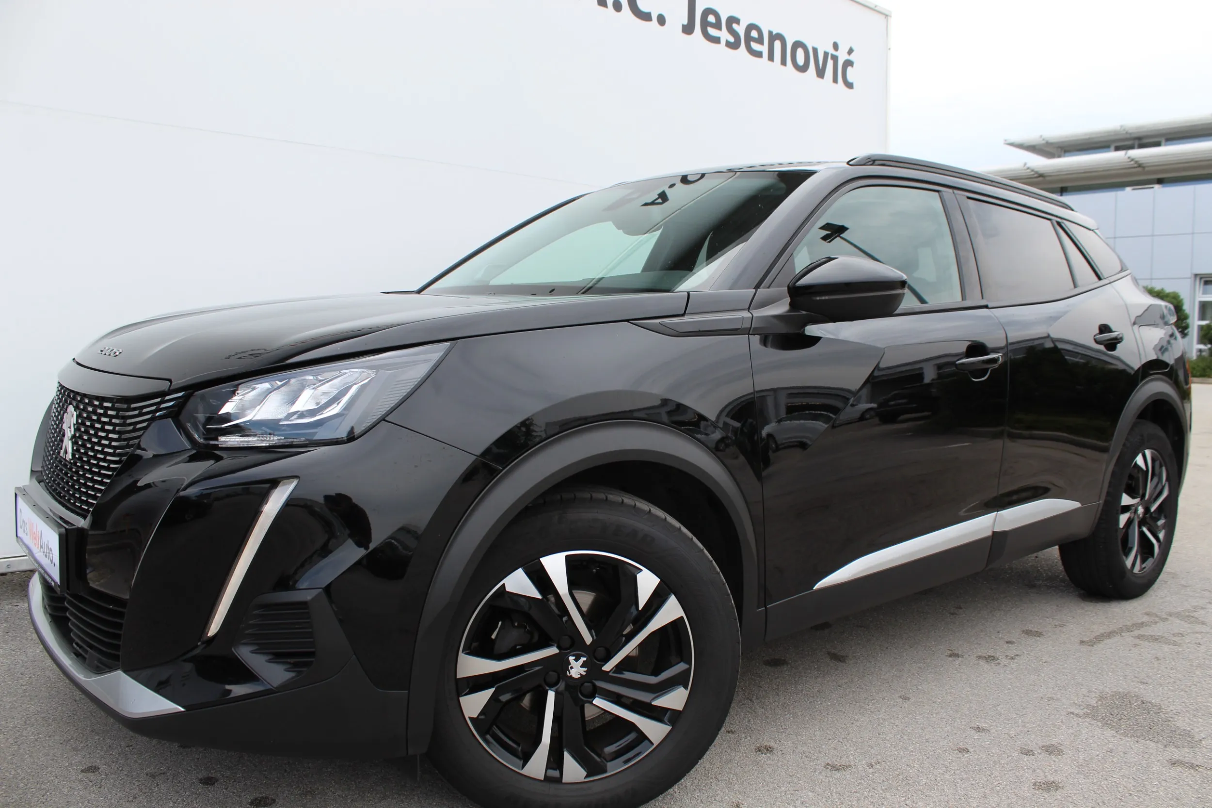 13653 peugeot 2008 1,5 bluehdi 110 s&s allure - slika 4