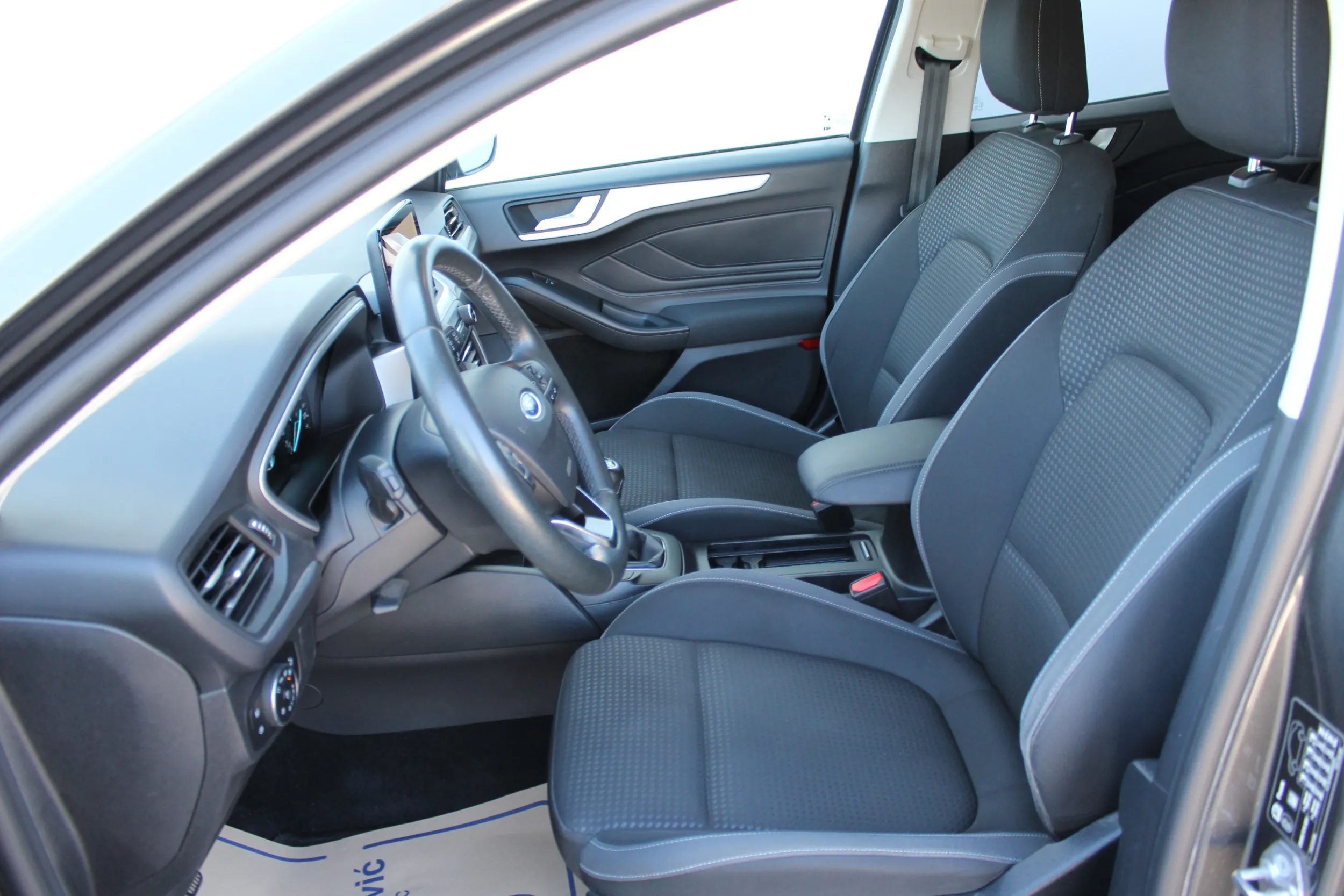 13644 ford focus karavan 1,0 ecoboost groove edition - slika 7