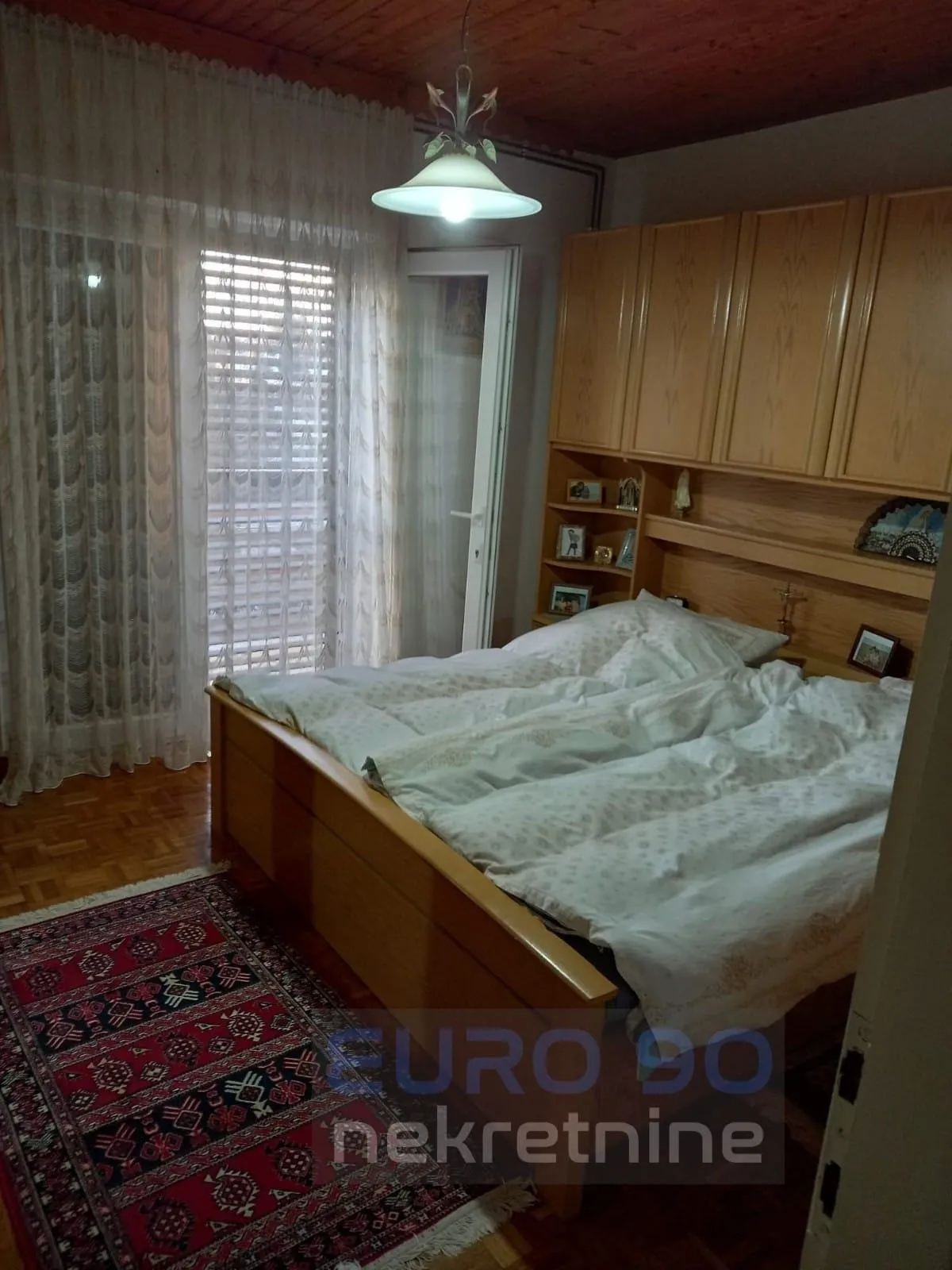 vodice- samostojeća velika kuća sa apartmanima i garažom - slika 7