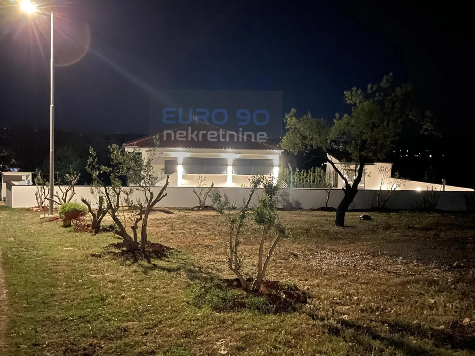 polača/jagodnja donja-nova kuća s bazenom i garažom,panoramski pogled! - slika 28