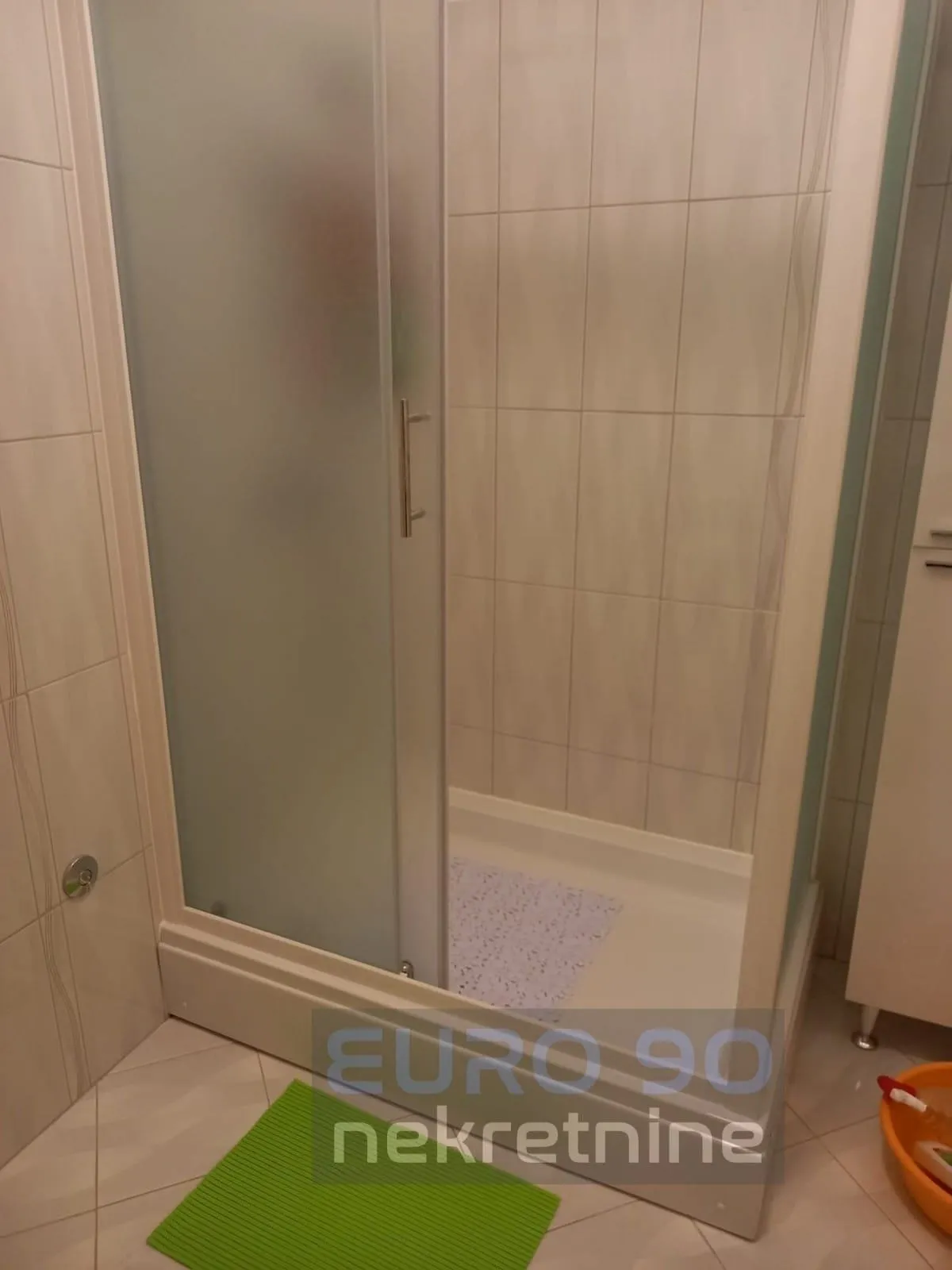 vodice- samostojeća velika kuća sa apartmanima i garažom - slika 11
