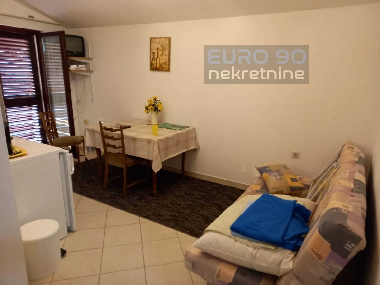 vodice- samostojeća velika kuća sa apartmanima i garažom - slika 14