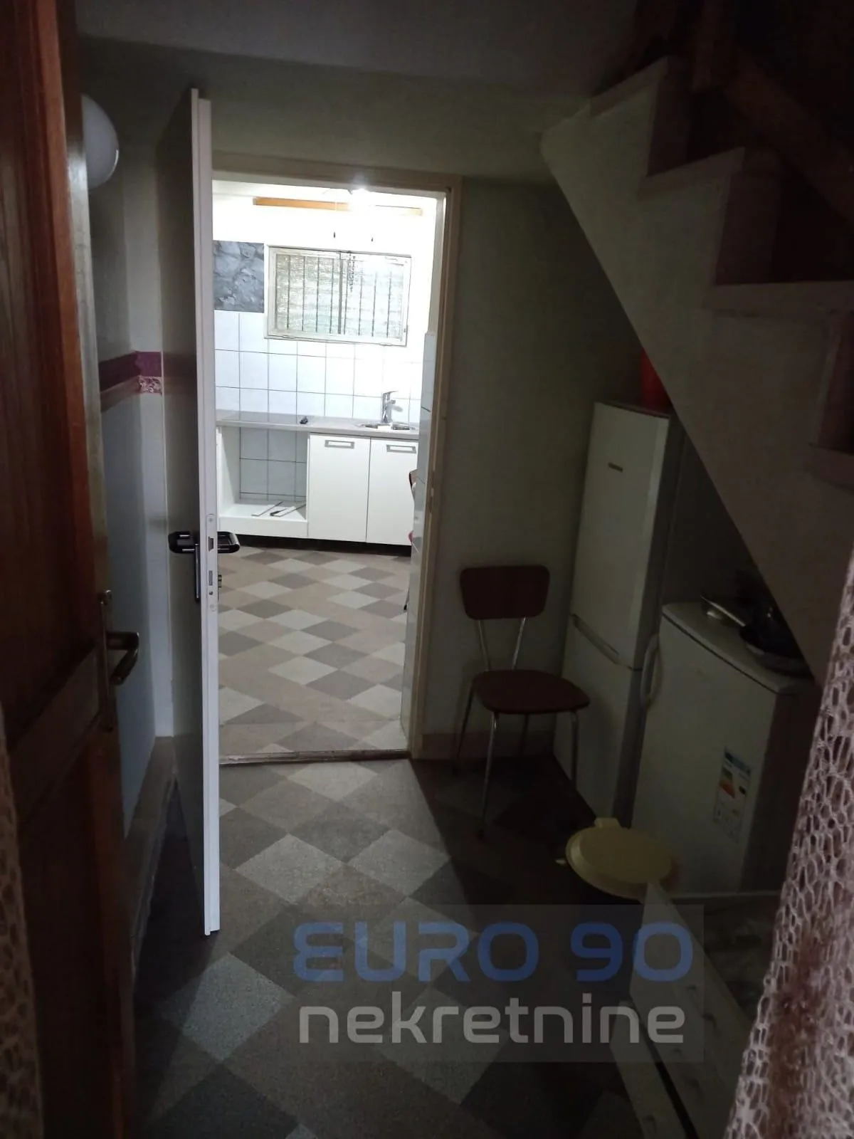vodice- samostojeća velika kuća sa apartmanima i garažom - slika 15