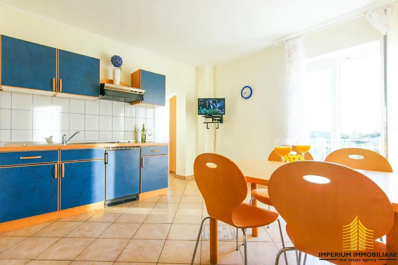 predivna apartmanska kuća - murter, jezera - slika 11