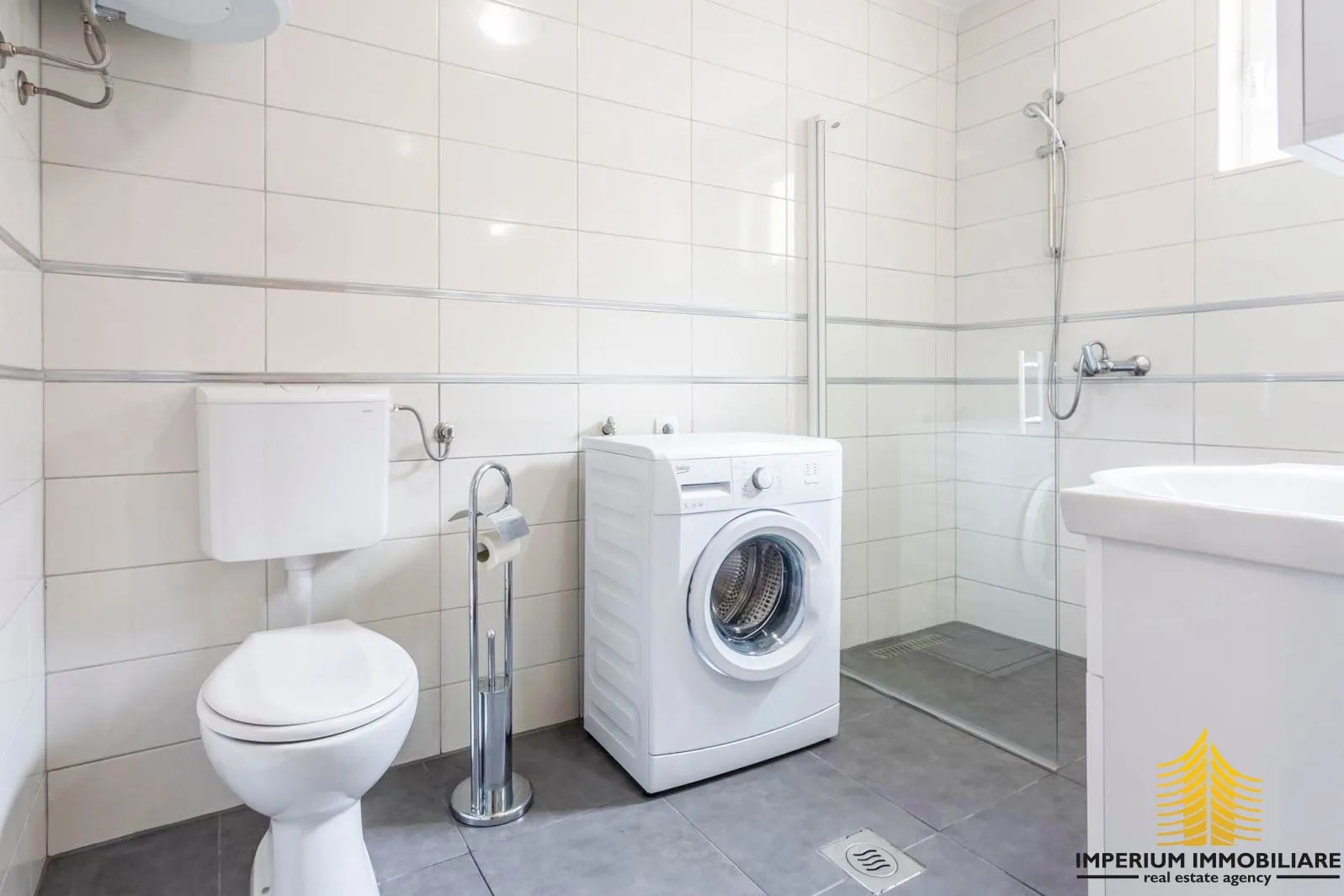 apartmanska kuća u centru milne - slika 12