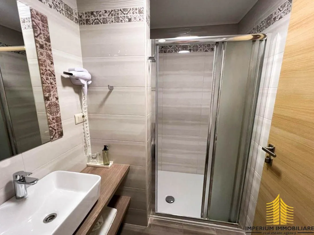 predivan novouređen hotel - kaštela - slika 27