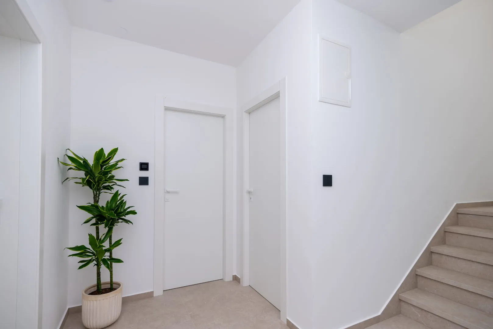 villa s bazenom, 300m2, podstrana - slika 47