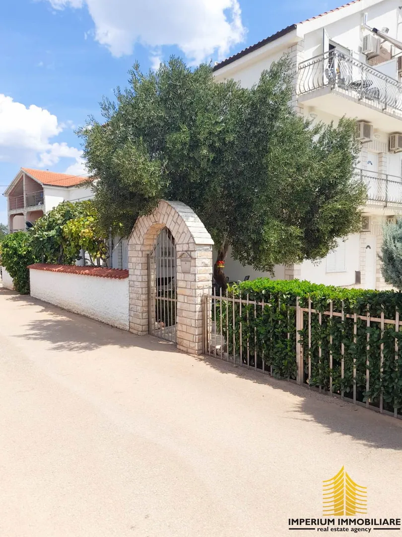 predivna apartmanska kuća - murter, jezera - slika 38